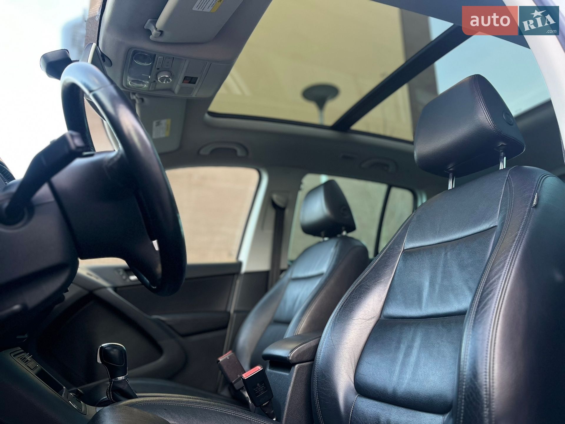 Volkswagen Tiguan 2016 VIN WVGTV7AX0HK013474 фото оголошення 16 з 25