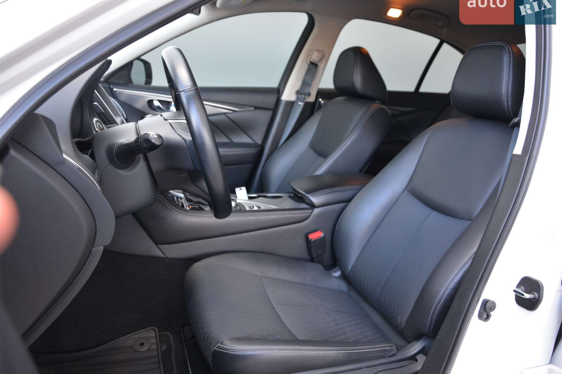 Infiniti Q50 2019 VIN JN1BCAV37U0560170 фото оголошення 2 з 8