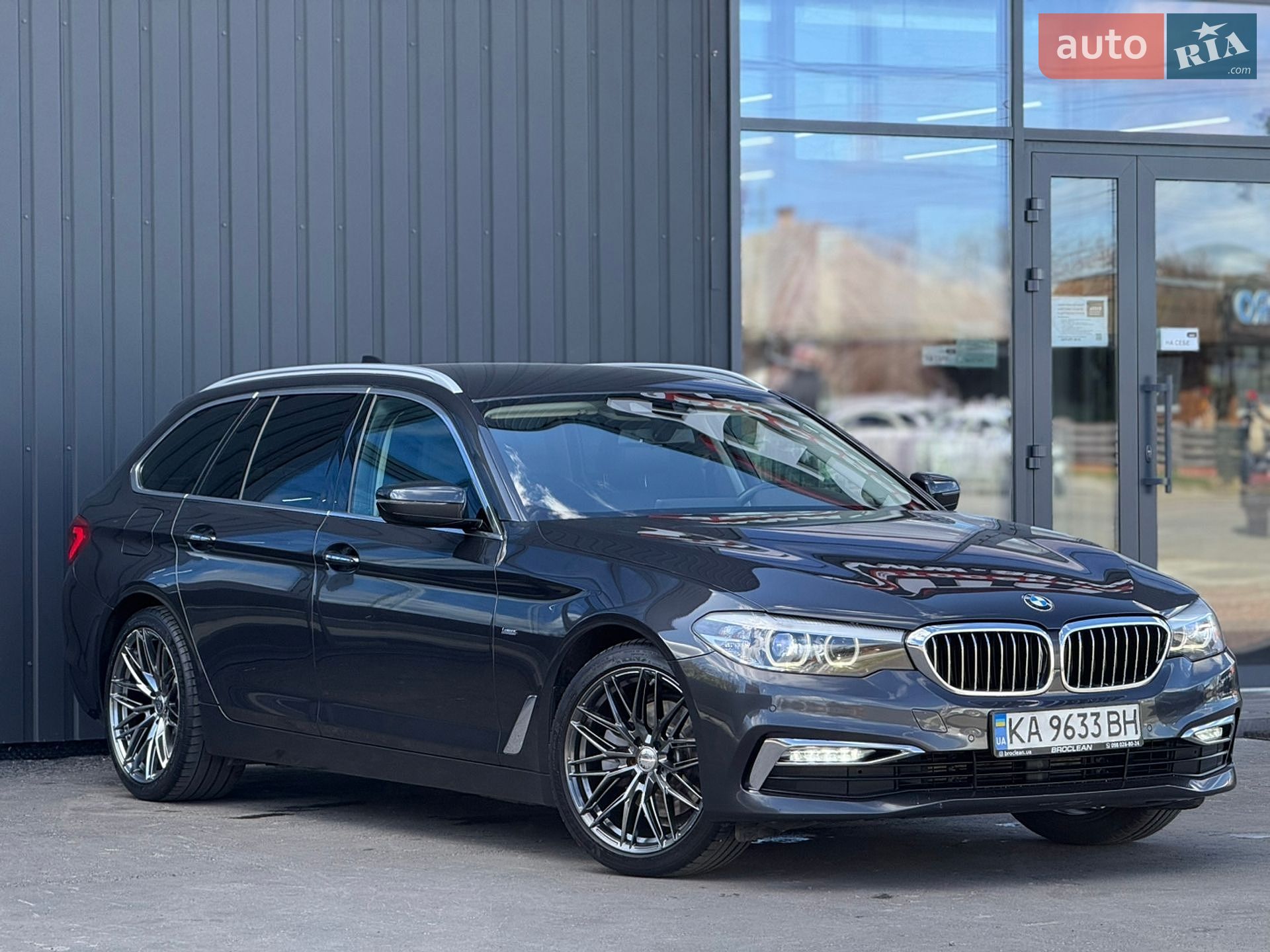BMW 5 Series 2017 VIN WBAJM71010B054859 фото оголошення 2 з 60