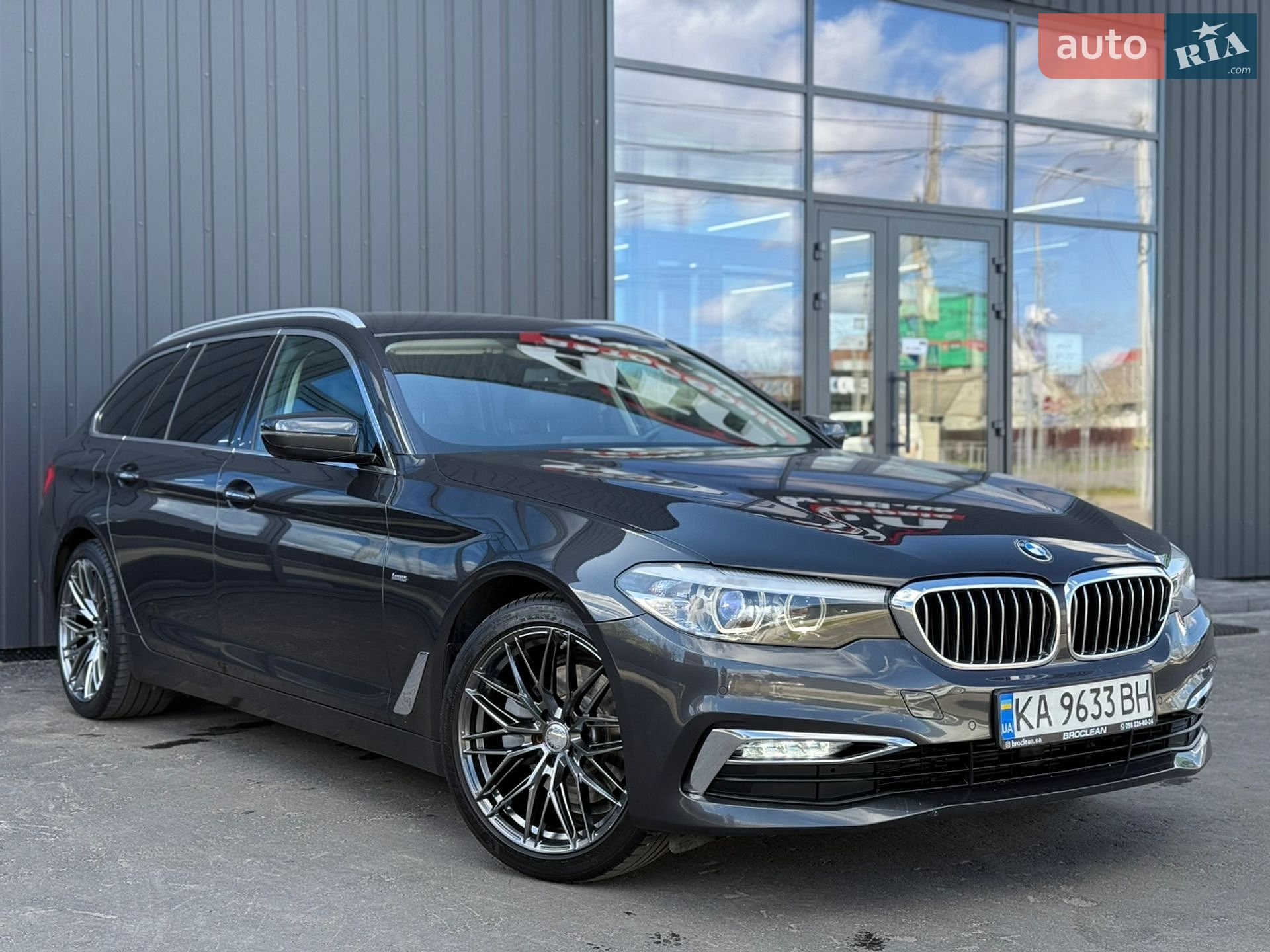 BMW 5 Series 2017 VIN WBAJM71010B054859 фото оголошення 3 з 60