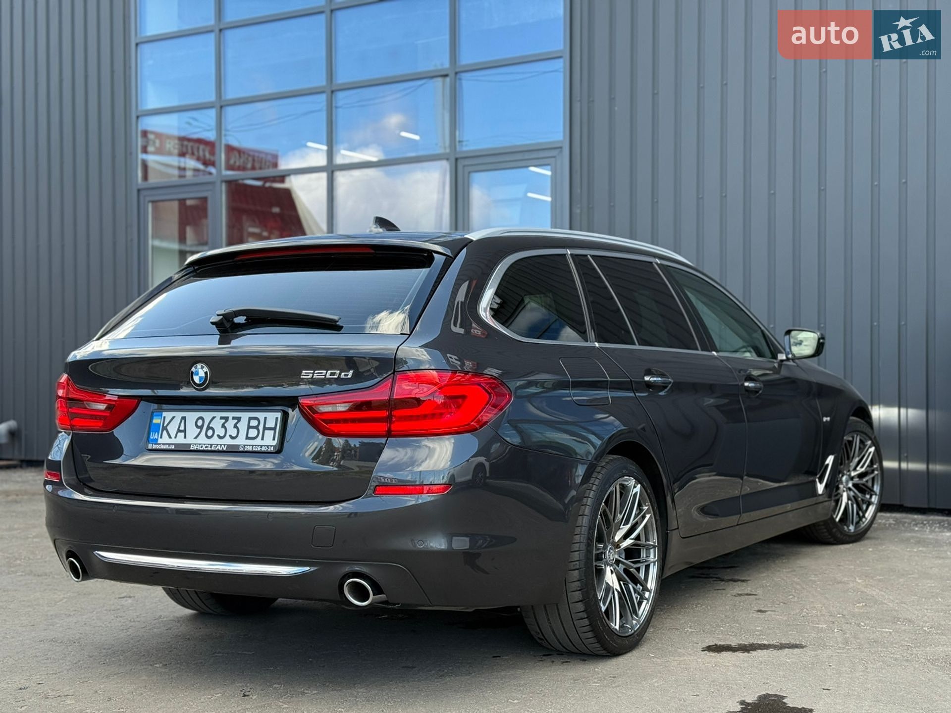 BMW 5 Series 2017 VIN WBAJM71010B054859 фото оголошення 9 з 60