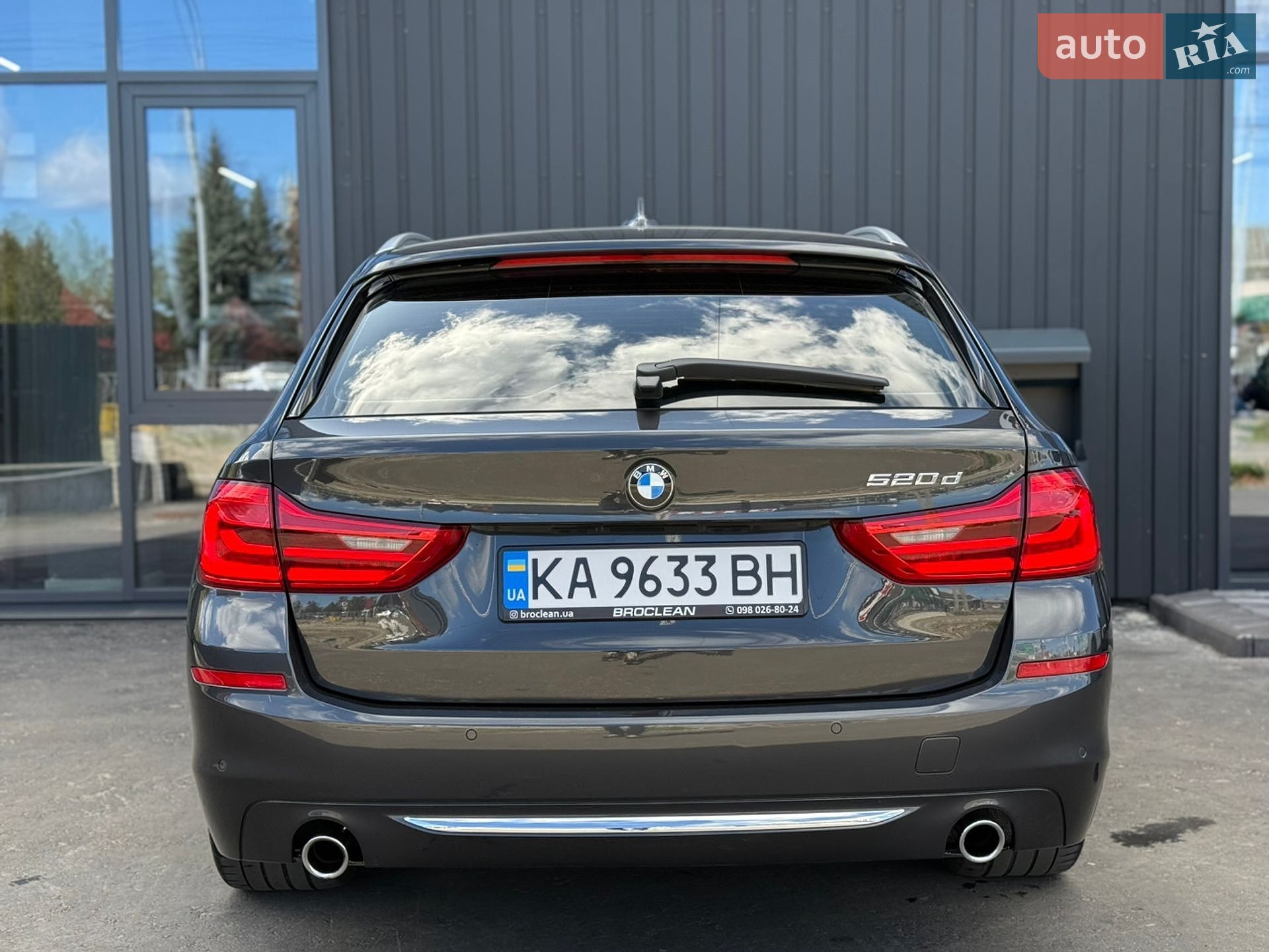 BMW 5 Series 2017 VIN WBAJM71010B054859 фото оголошення 10 з 60
