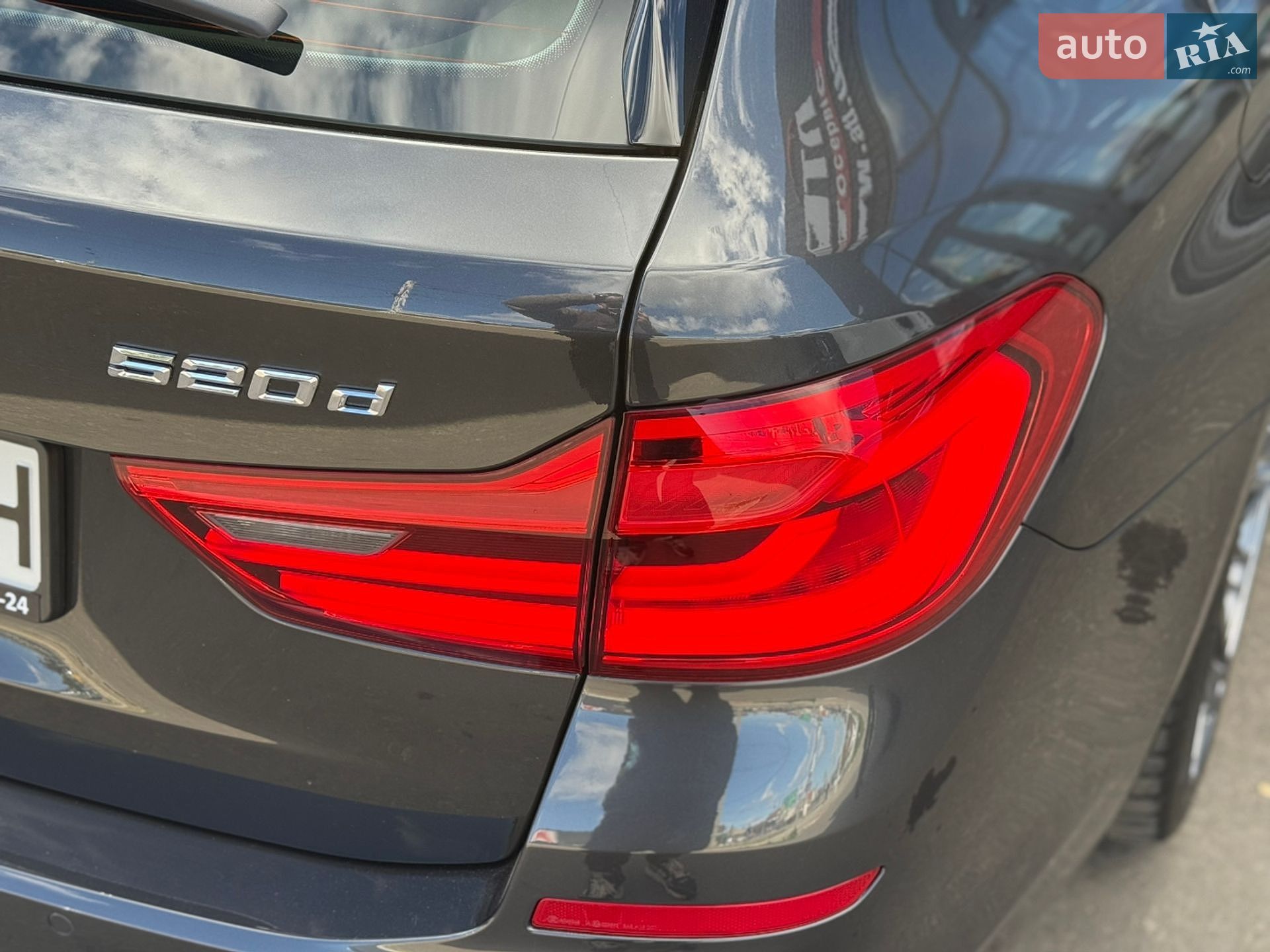 BMW 5 Series 2017 VIN WBAJM71010B054859 фото оголошення 14 з 60