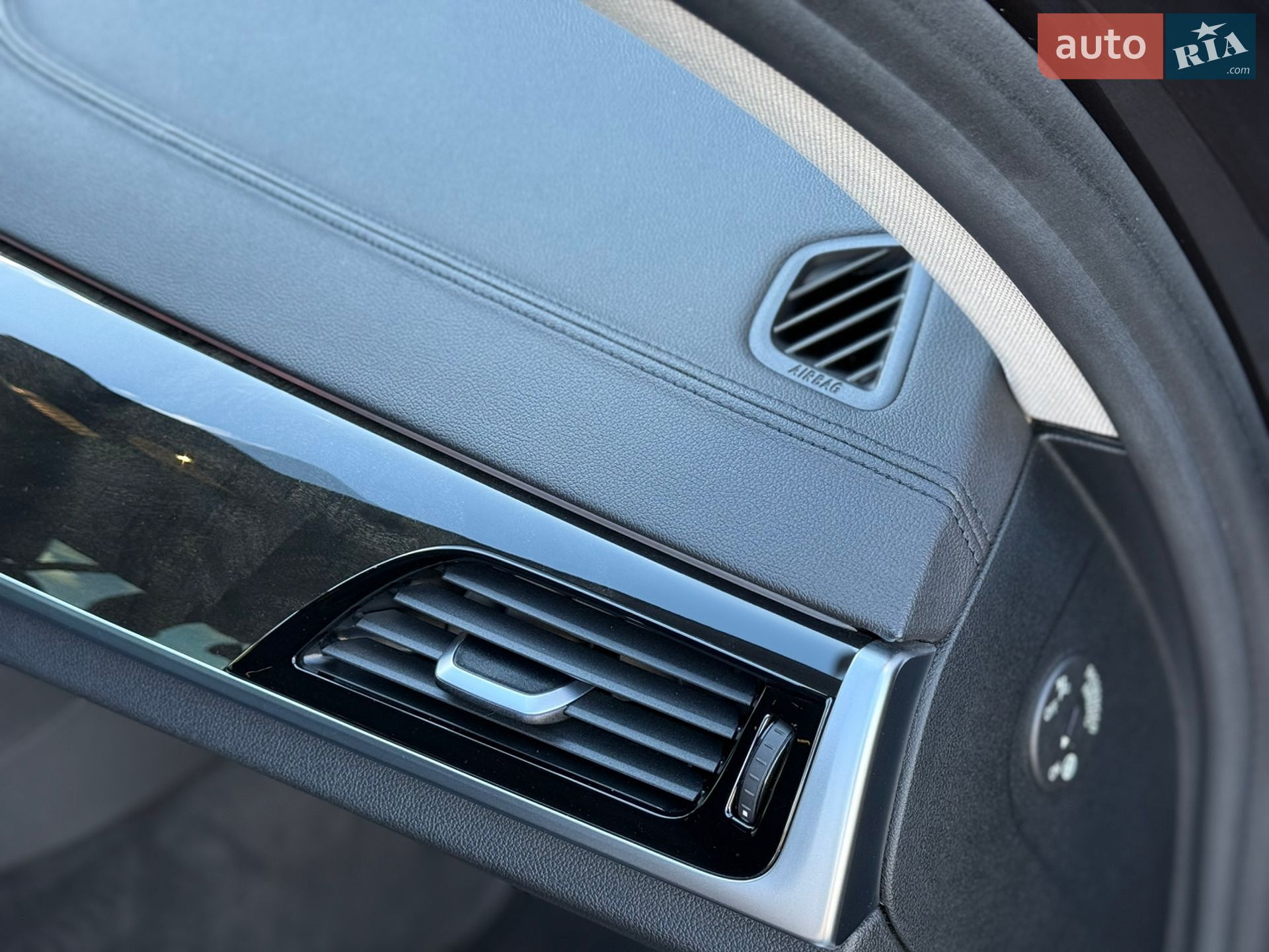 BMW 5 Series 2017 VIN WBAJM71010B054859 фото оголошення 40 з 60