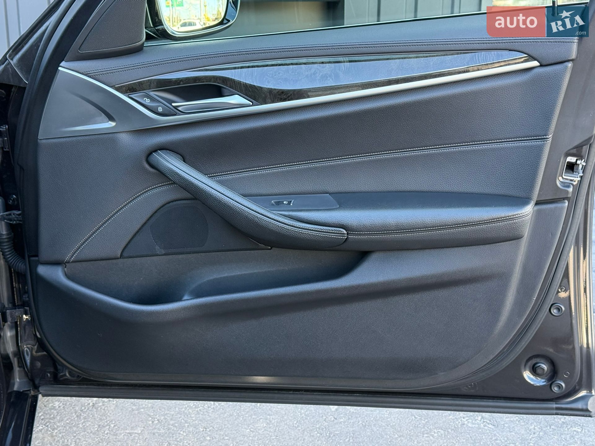 BMW 5 Series 2017 VIN WBAJM71010B054859 фото оголошення 42 з 60