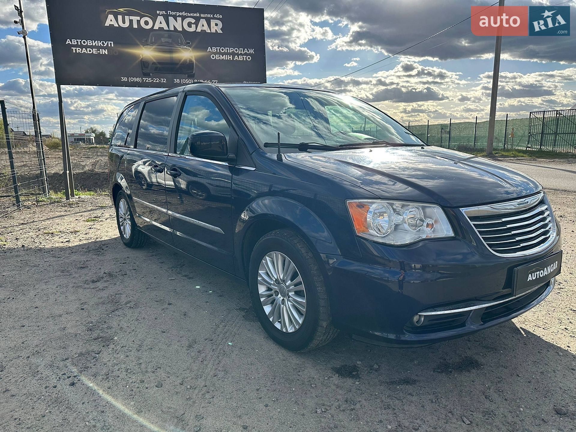 Chrysler Town & Country 2014 VIN 2C4RC1BG7FR655348 фото оголошення 2 з 18
