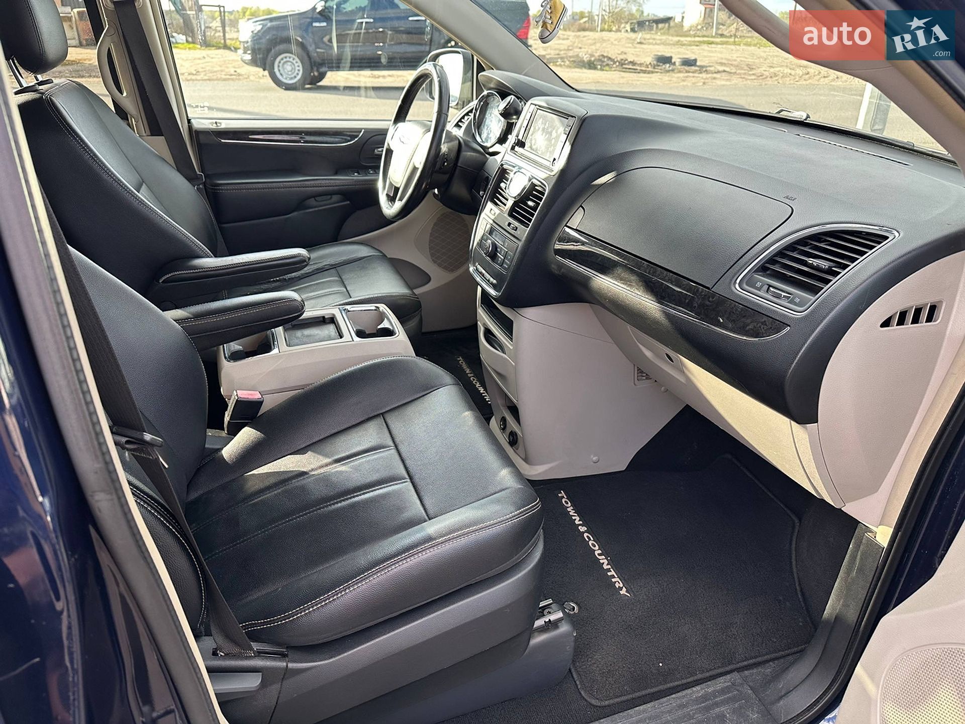Chrysler Town & Country 2014 VIN 2C4RC1BG7FR655348 фото оголошення 8 з 18
