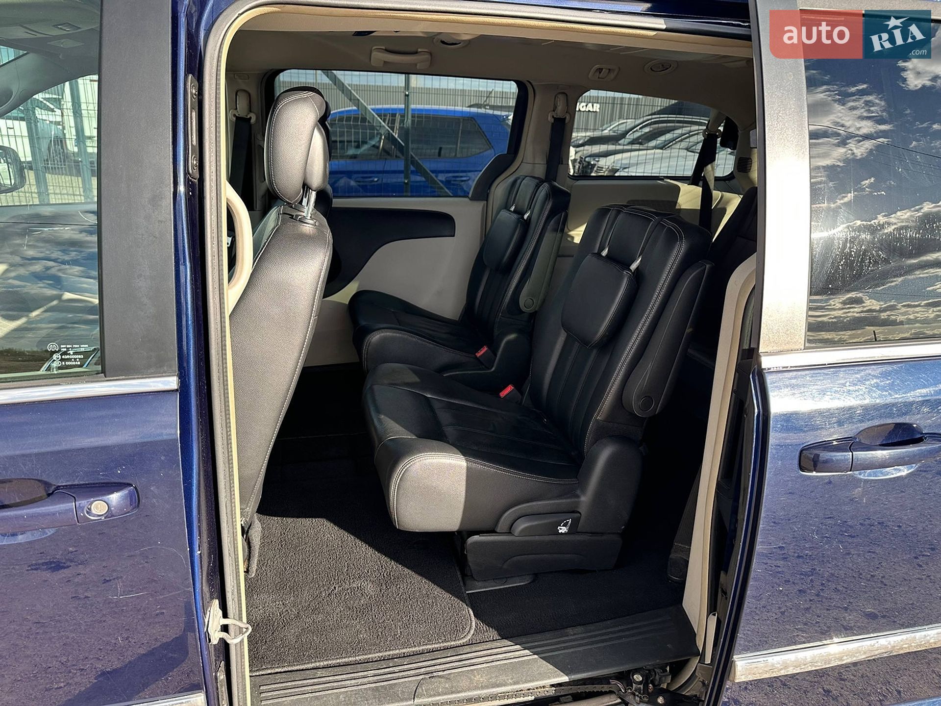Chrysler Town & Country 2014 VIN 2C4RC1BG7FR655348 фото оголошення 11 з 18
