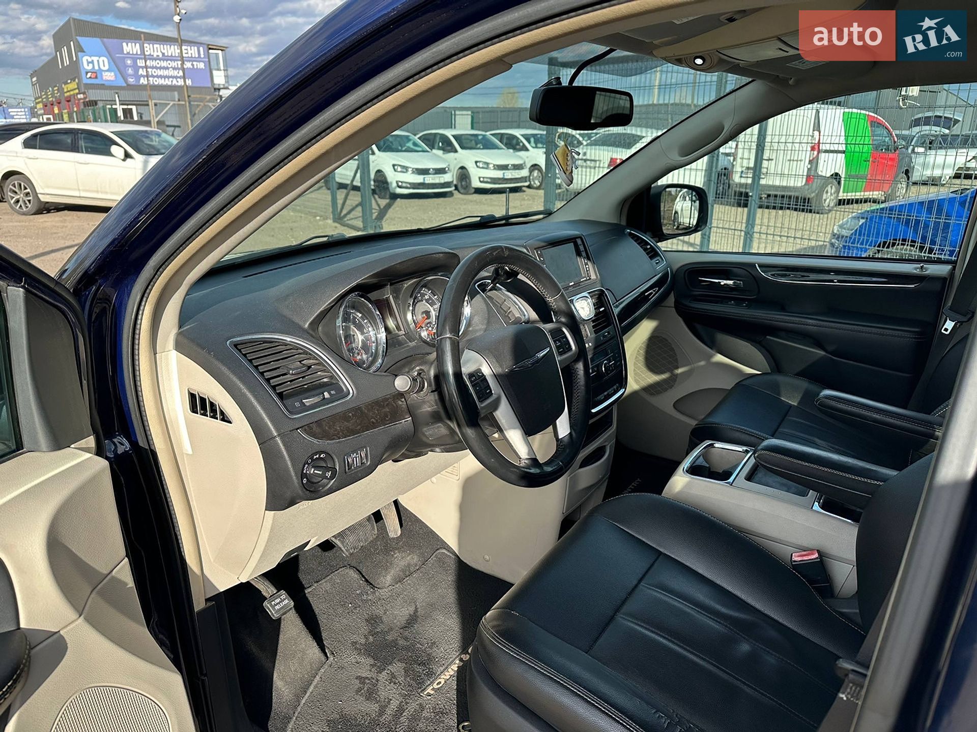 Chrysler Town & Country 2014 VIN 2C4RC1BG7FR655348 фото оголошення 14 з 18