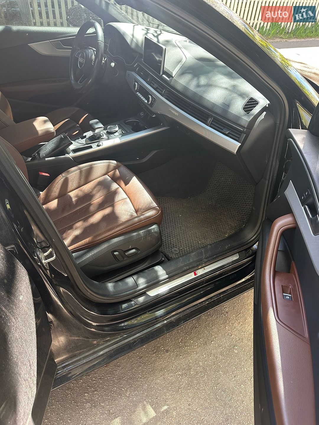 Audi A4 2016 VIN WAUDNAF41HN052199 фото оголошення 2 з 8