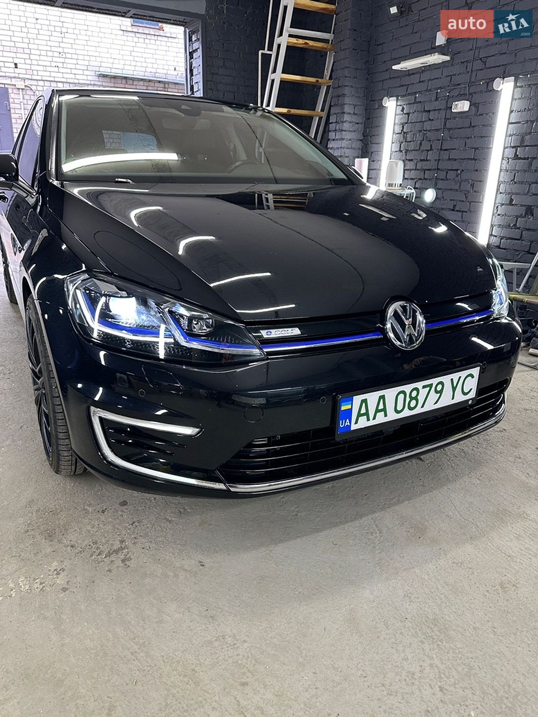 Volkswagen e-Golf 2019 VIN WVWZZZAUZK8990261 фото оголошення 2 з 18