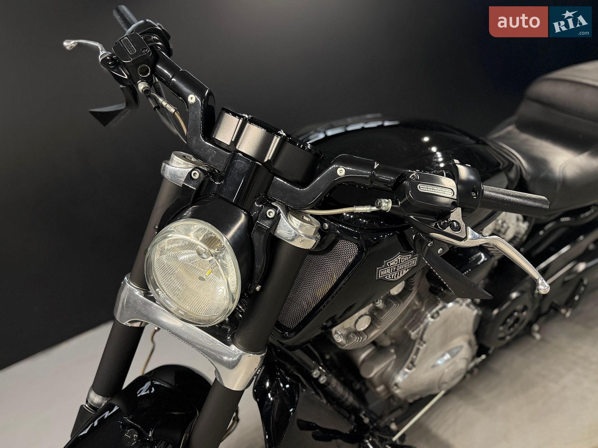 Harley-Davidson VRSCAW V-Rod 2011 VIN 1HD1HPH10BC804432 фото оголошення 10 з 17