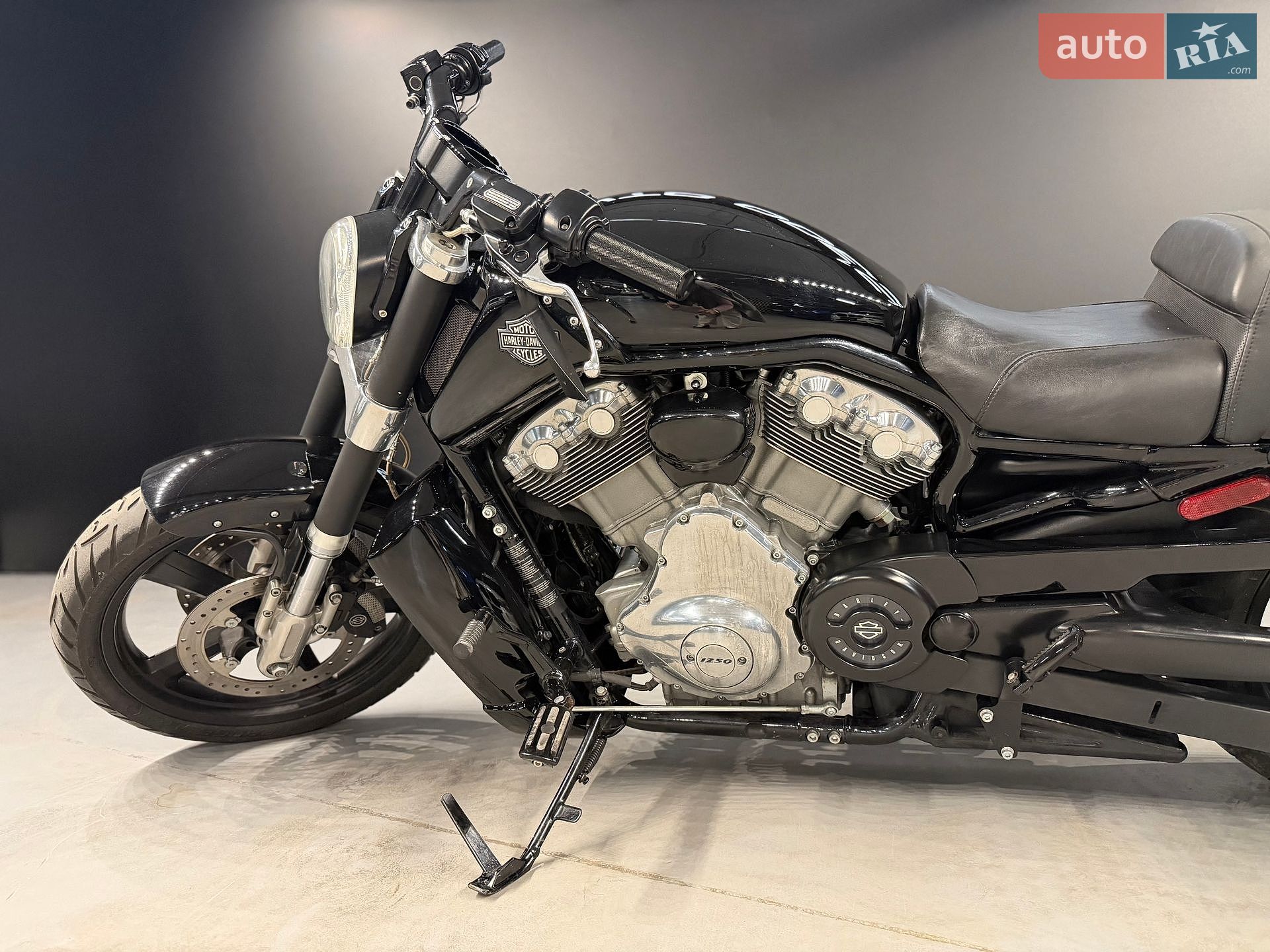 Harley-Davidson VRSCAW V-Rod 2011 VIN 1HD1HPH10BC804432 фото оголошення 15 з 17