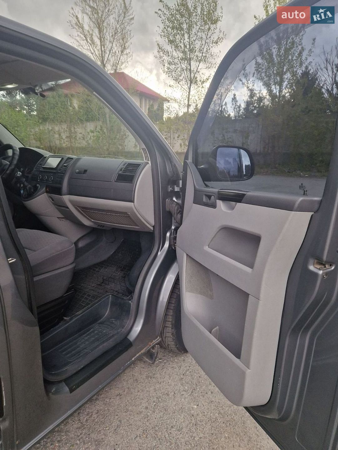 Volkswagen Transporter 2010 VIN WV1ZZZ7HZBH060429 фото оголошення 8 з 17