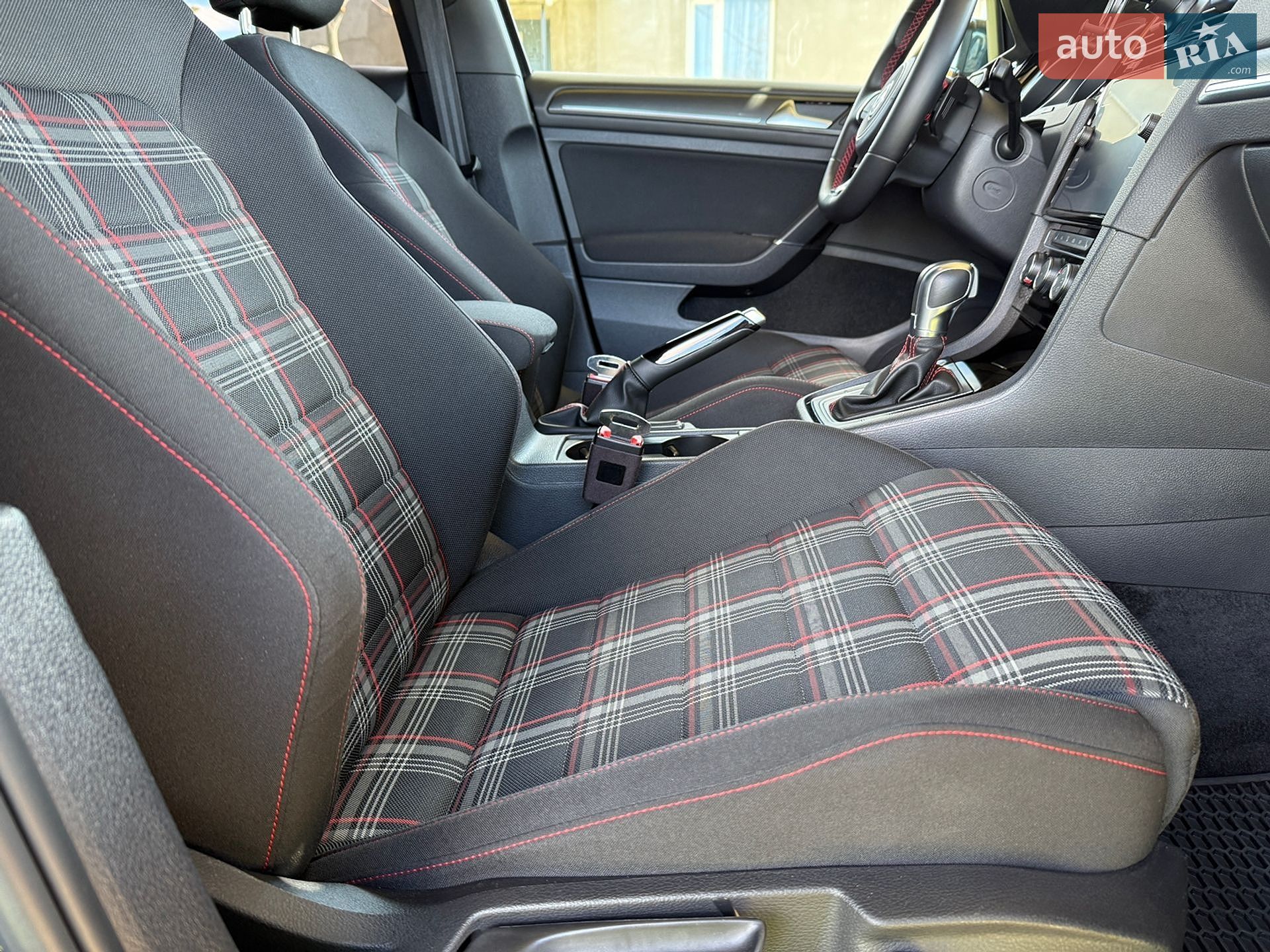 Volkswagen Golf GTI 2018 VIN 3VW447AU8JM277863 фото оголошення 20 з 35