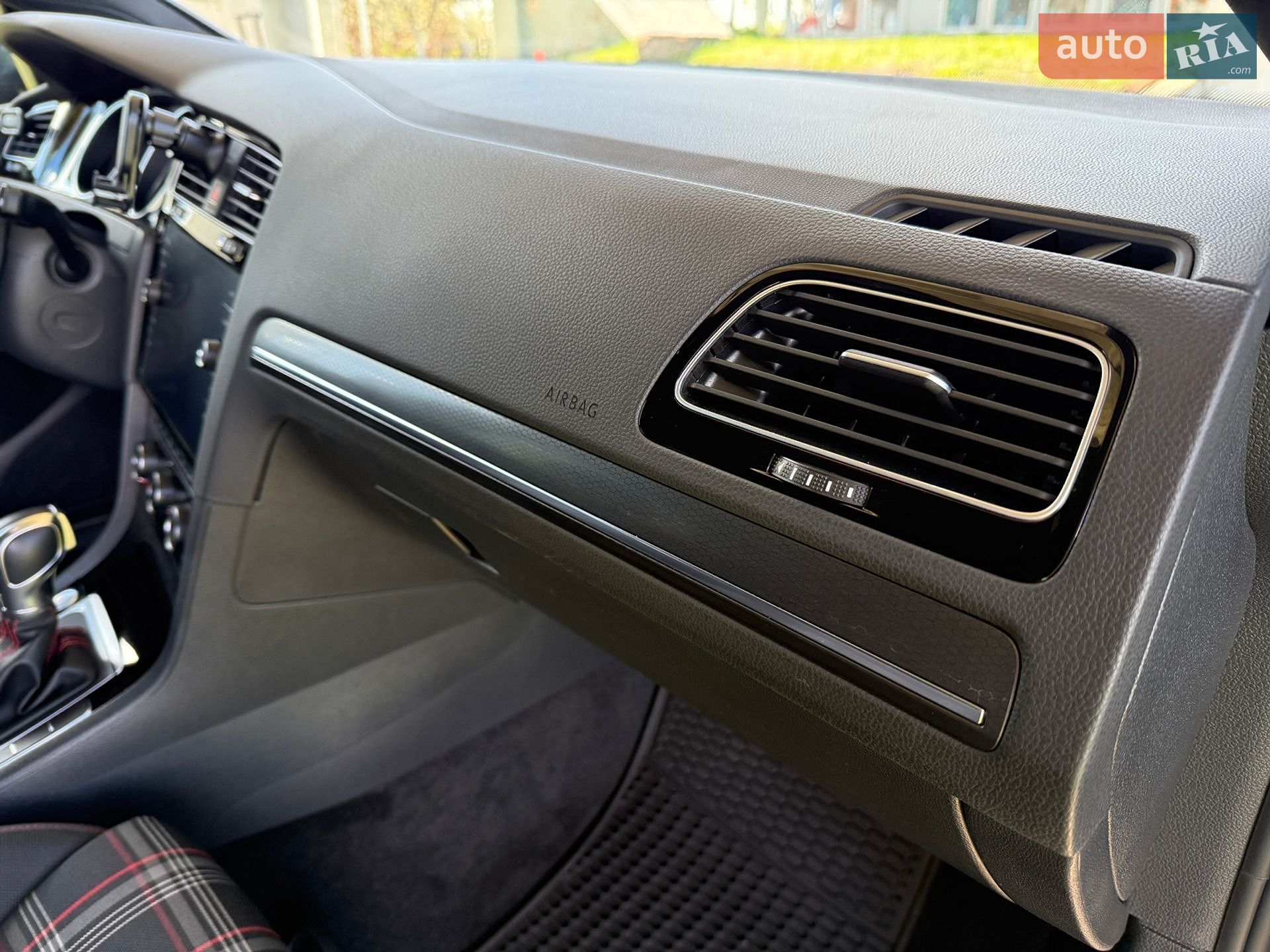 Volkswagen Golf GTI 2018 VIN 3VW447AU8JM277863 фото оголошення 22 з 35