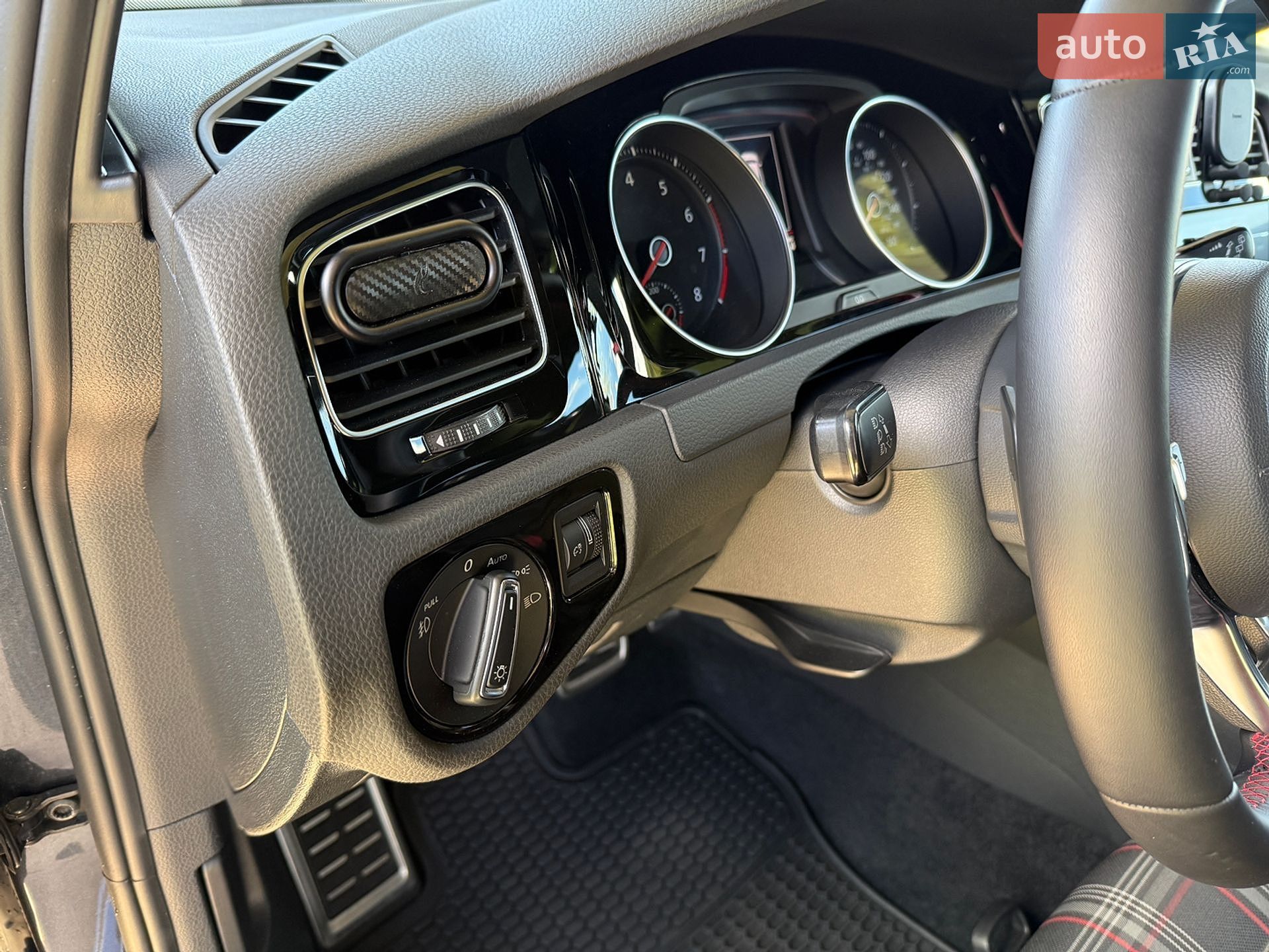 Volkswagen Golf GTI 2018 VIN 3VW447AU8JM277863 фото оголошення 27 з 35