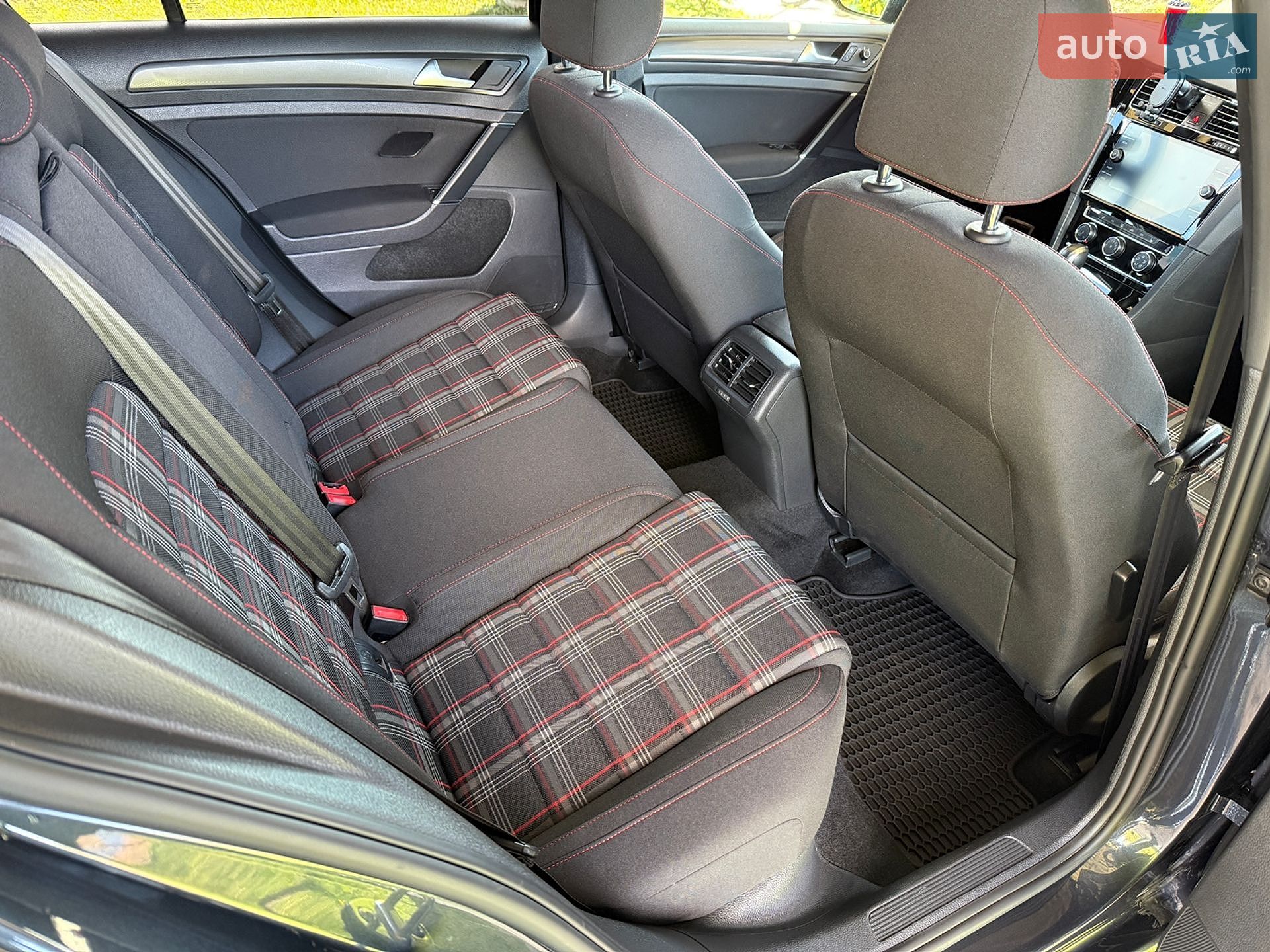 Volkswagen Golf GTI 2018 VIN 3VW447AU8JM277863 фото оголошення 32 з 35