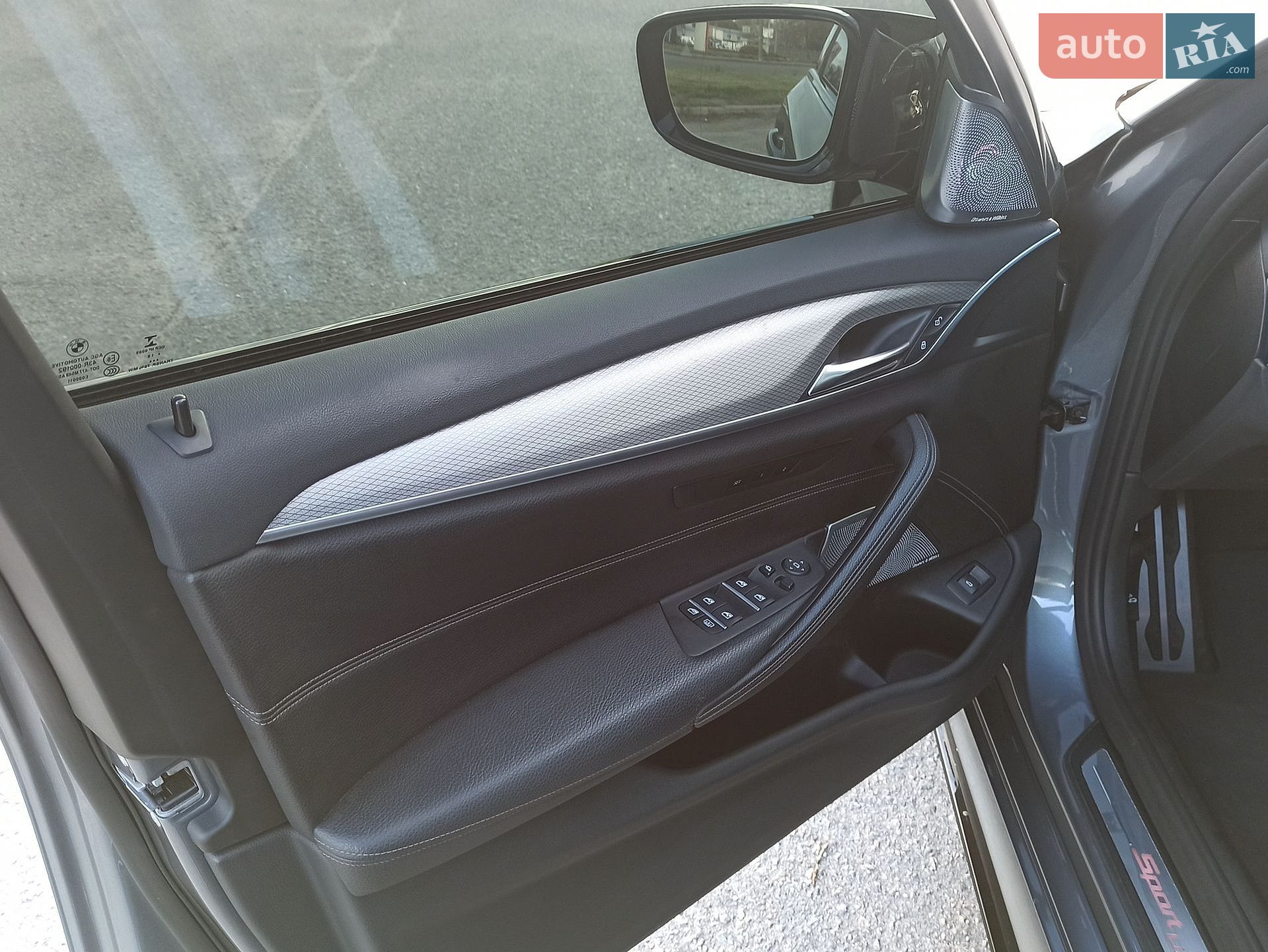 BMW 5 Series 2018 VIN WBAJE7C59KWW10059 фото оголошення 12 з 25