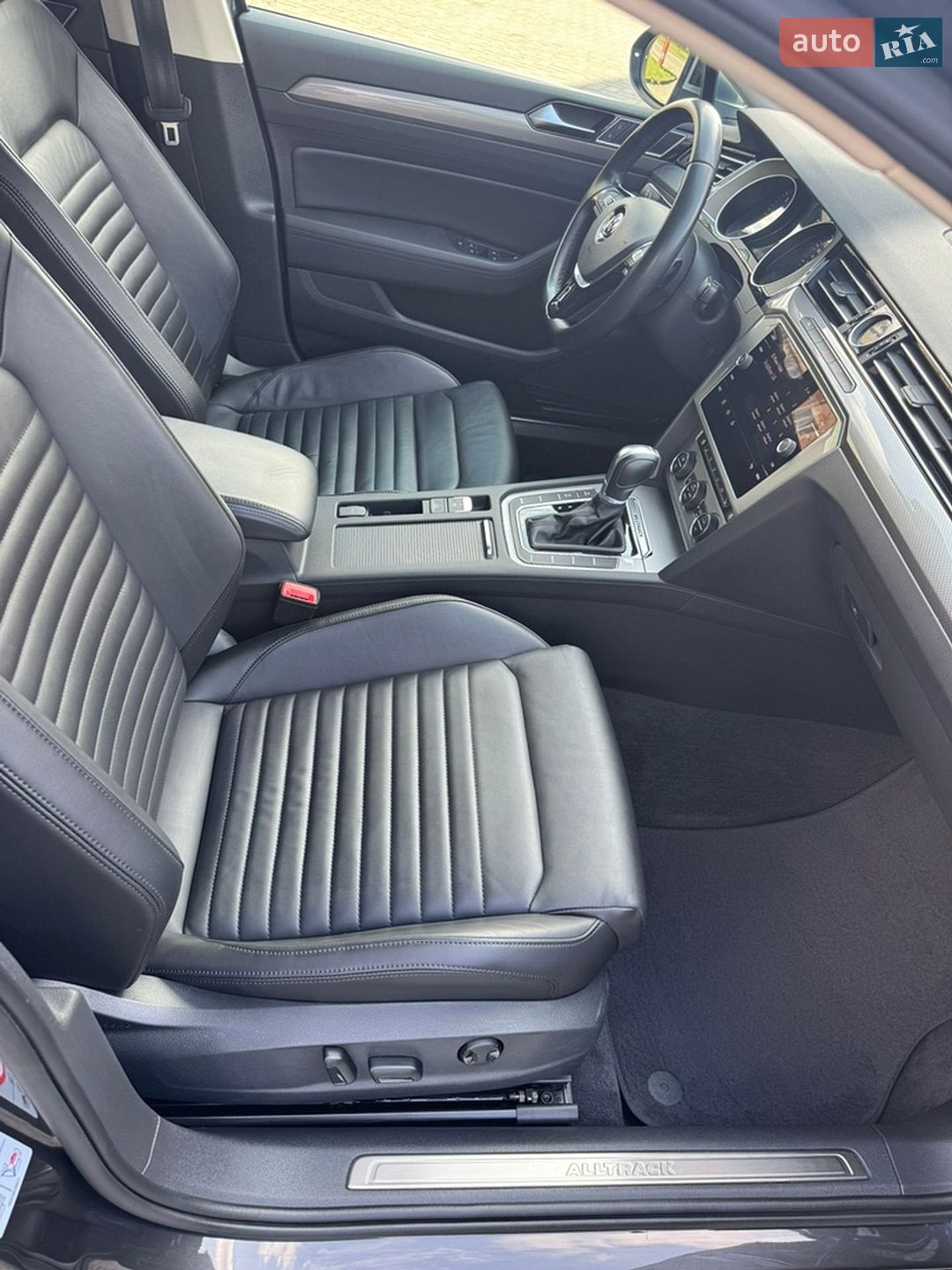 Volkswagen Passat Alltrack 2018 VIN WVWZZZ3CZKE044981 фото оголошення 13 з 37