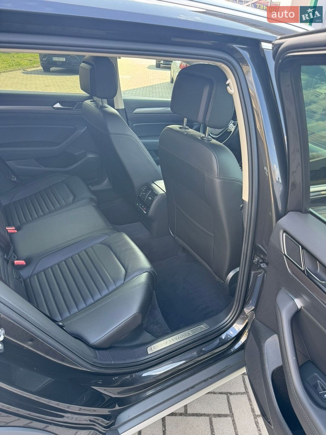 Volkswagen Passat Alltrack 2018 VIN WVWZZZ3CZKE044981 фото оголошення 14 з 37