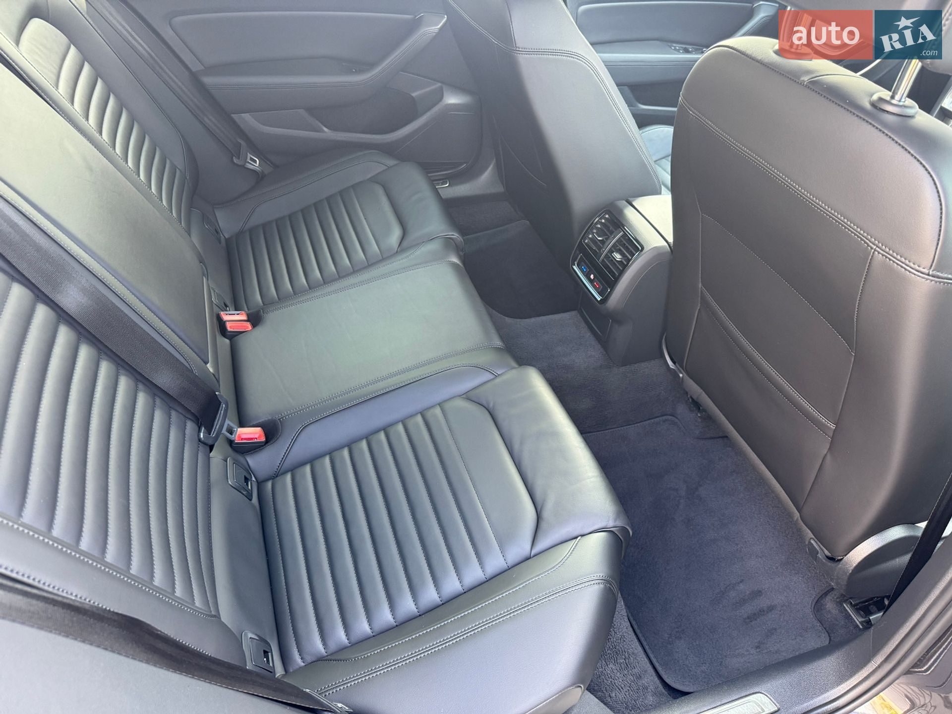 Volkswagen Passat Alltrack 2018 VIN WVWZZZ3CZKE044981 фото оголошення 15 з 37