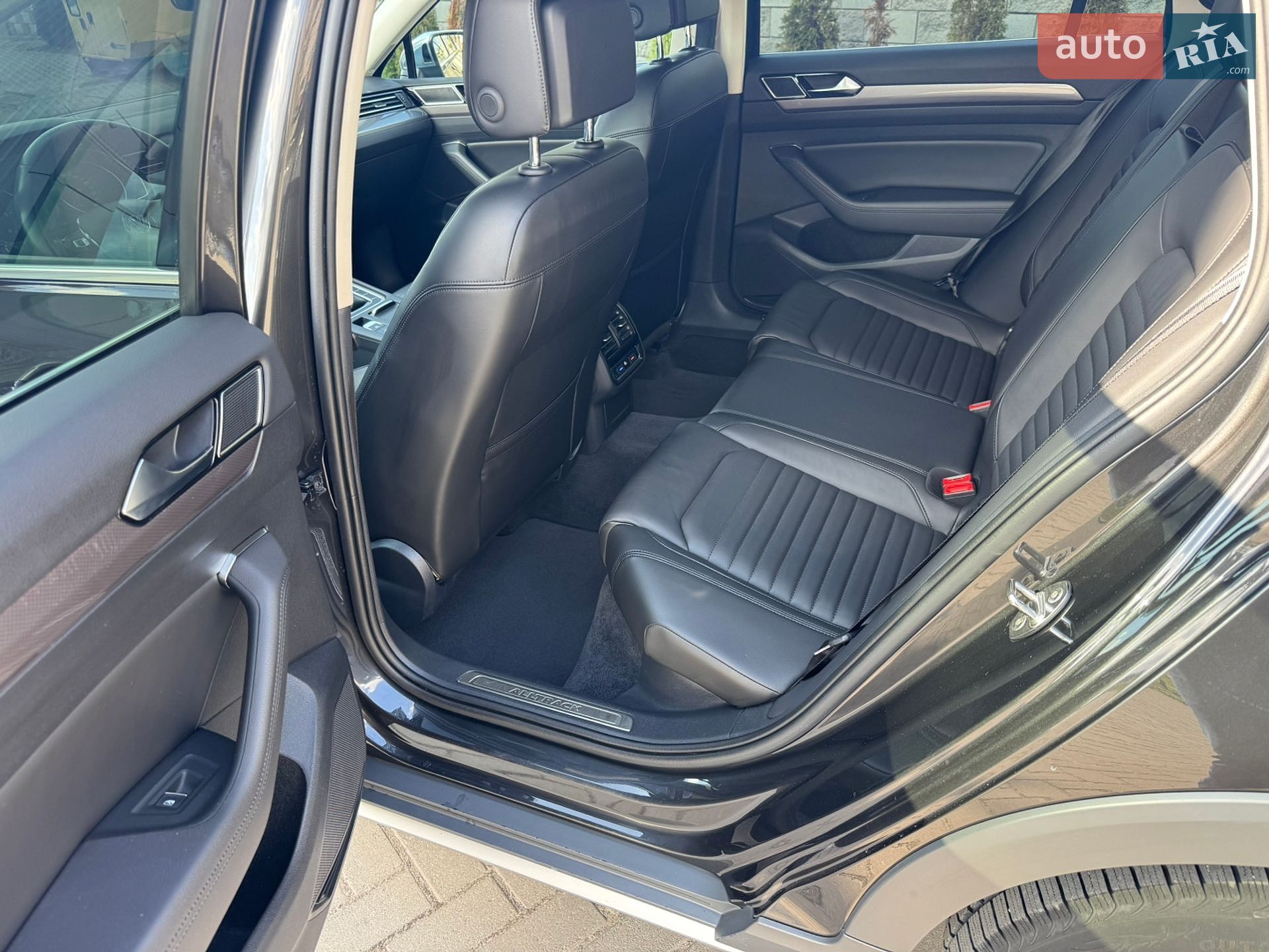 Volkswagen Passat Alltrack 2018 VIN WVWZZZ3CZKE044981 фото оголошення 21 з 37
