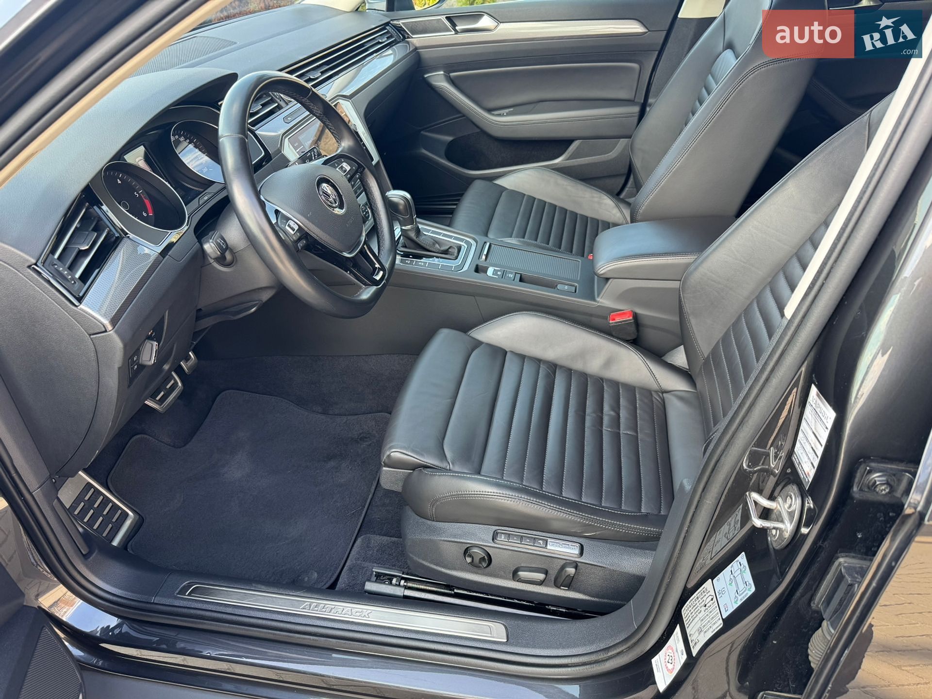 Volkswagen Passat Alltrack 2018 VIN WVWZZZ3CZKE044981 фото оголошення 27 з 37