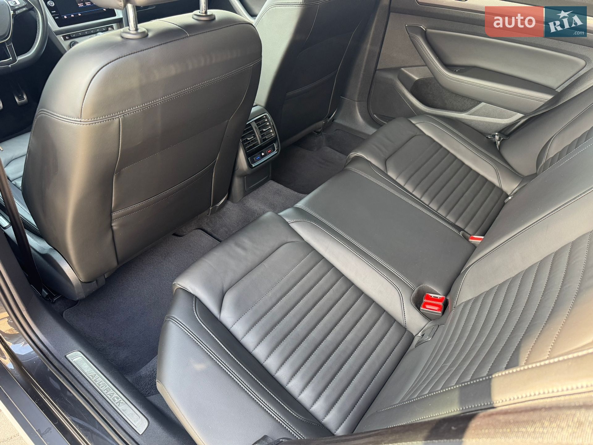 Volkswagen Passat Alltrack 2018 VIN WVWZZZ3CZKE044981 фото оголошення 28 з 37