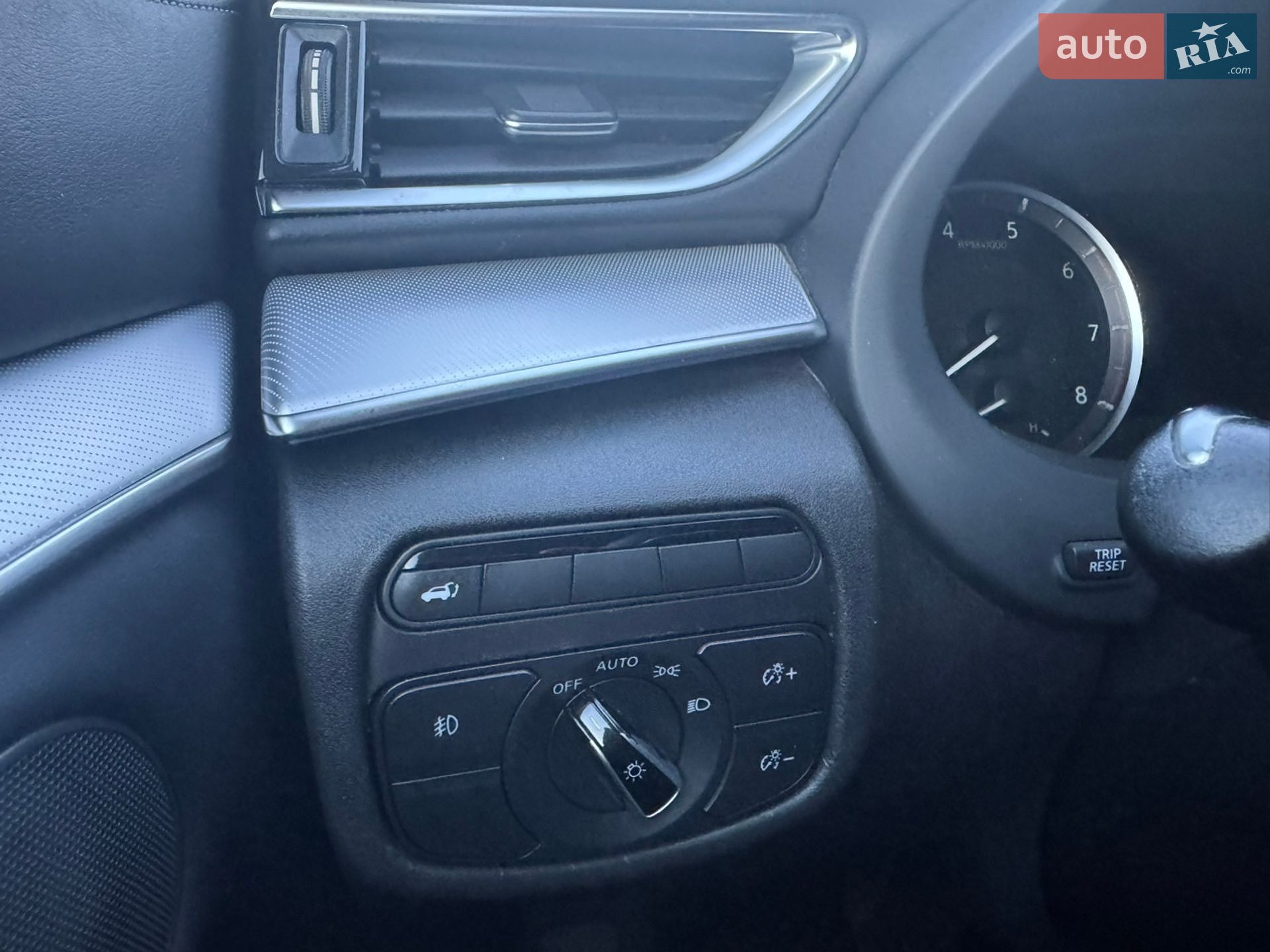 Infiniti QX50 2018 VIN 3PCAJ5M35KF125910 фото оголошення 38 з 76