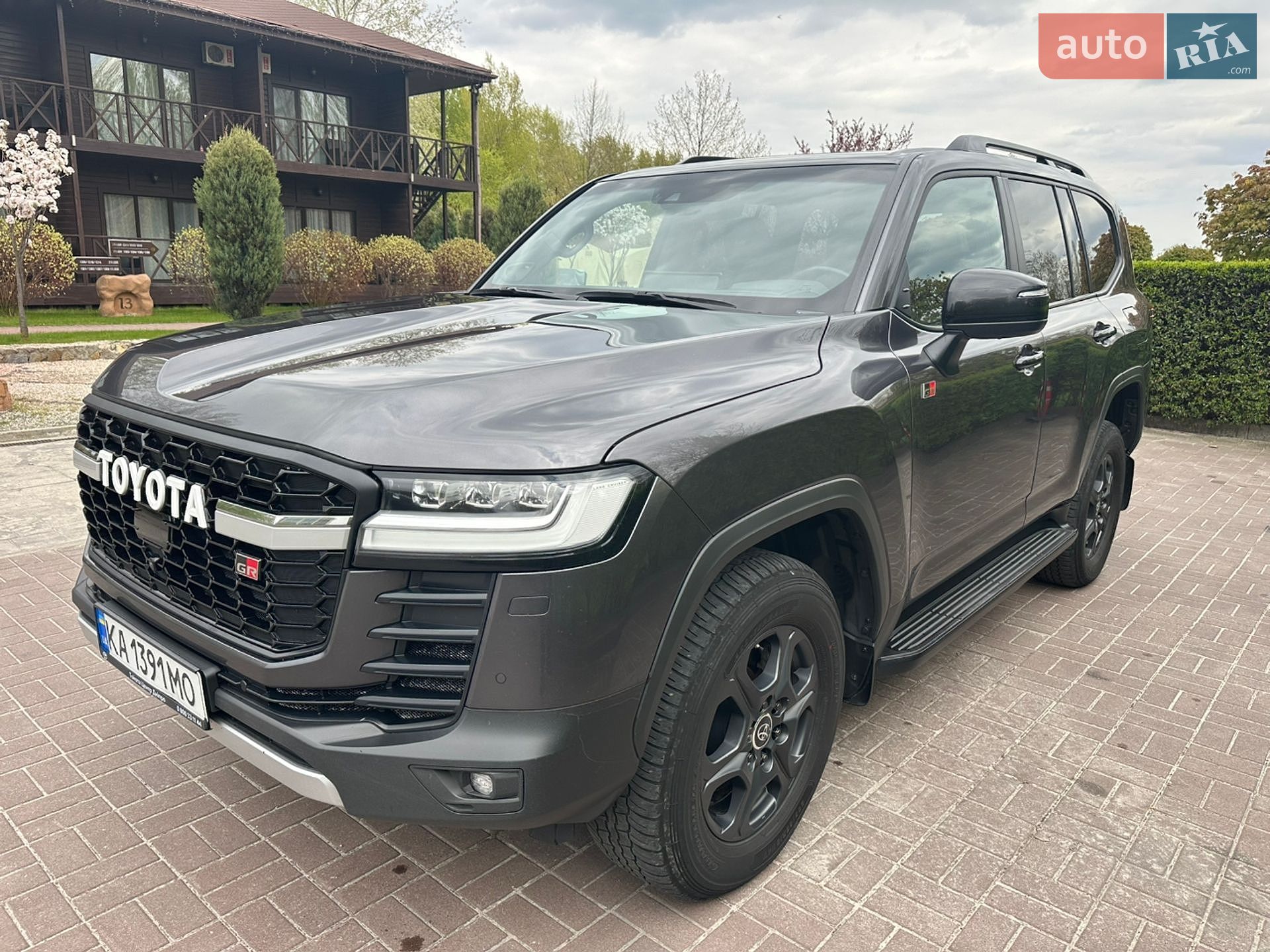 Toyota Land Cruiser 2023 VIN JTMAAABJ104042943 фото оголошення 2 з 44