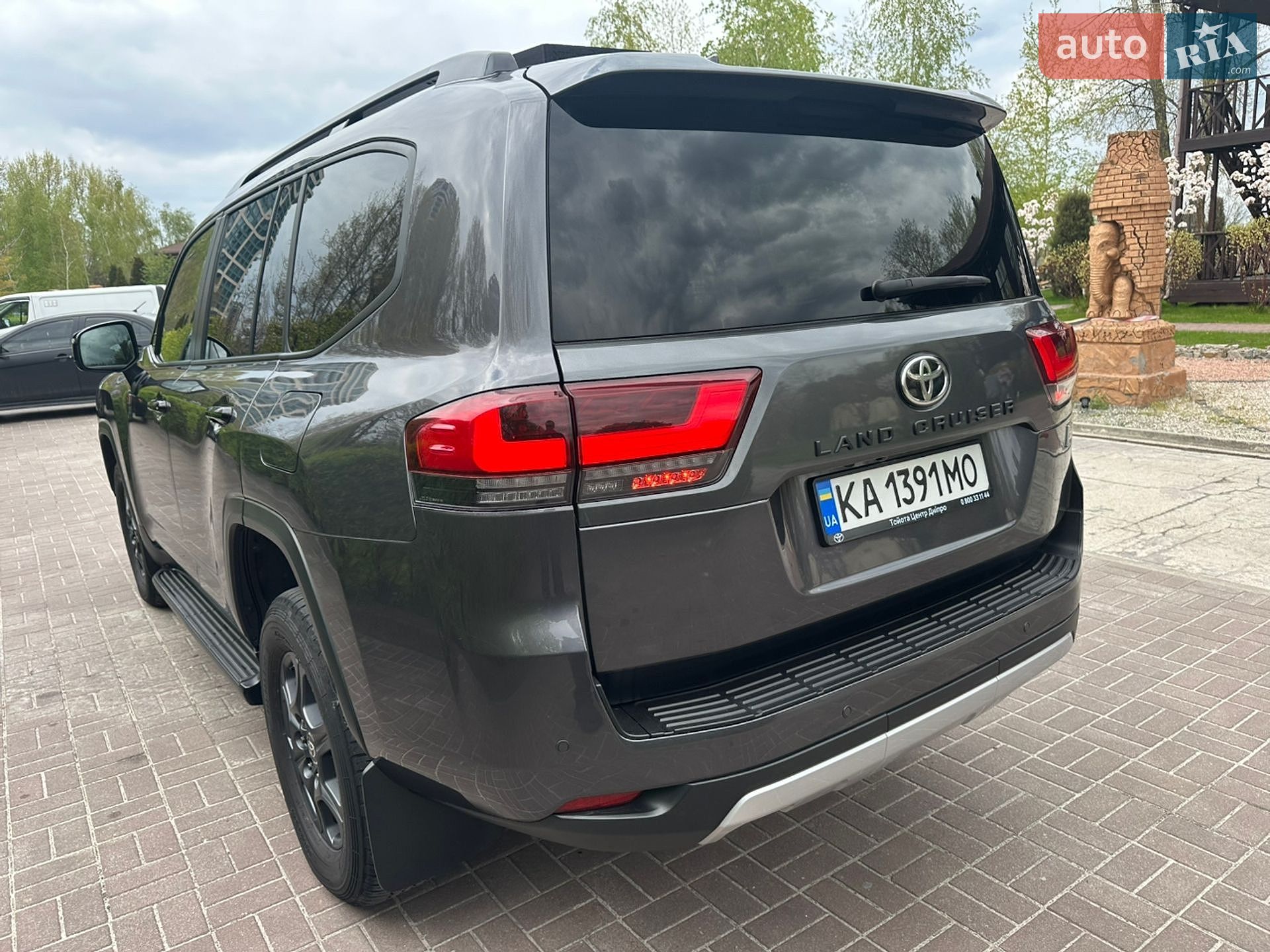 Toyota Land Cruiser 2023 VIN JTMAAABJ104042943 фото оголошення 4 з 44