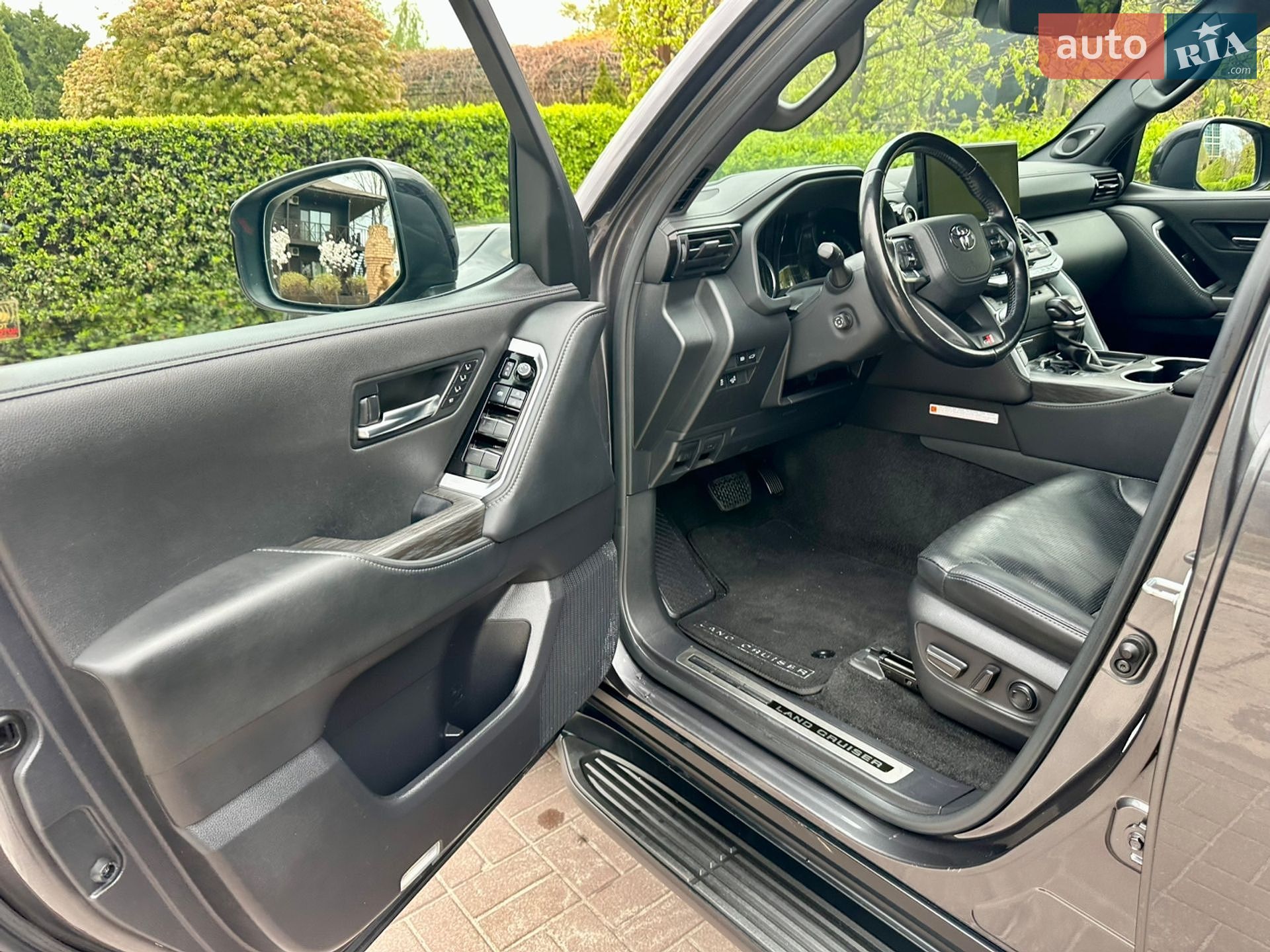 Toyota Land Cruiser 2023 VIN JTMAAABJ104042943 фото оголошення 9 з 44