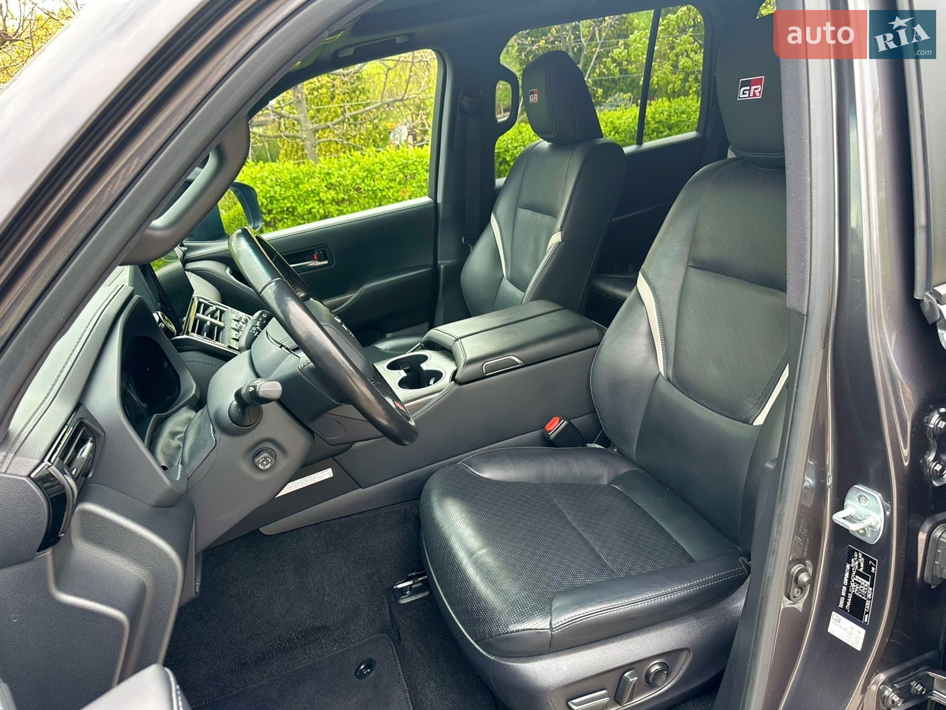 Toyota Land Cruiser 2023 VIN JTMAAABJ104042943 фото оголошення 10 з 44