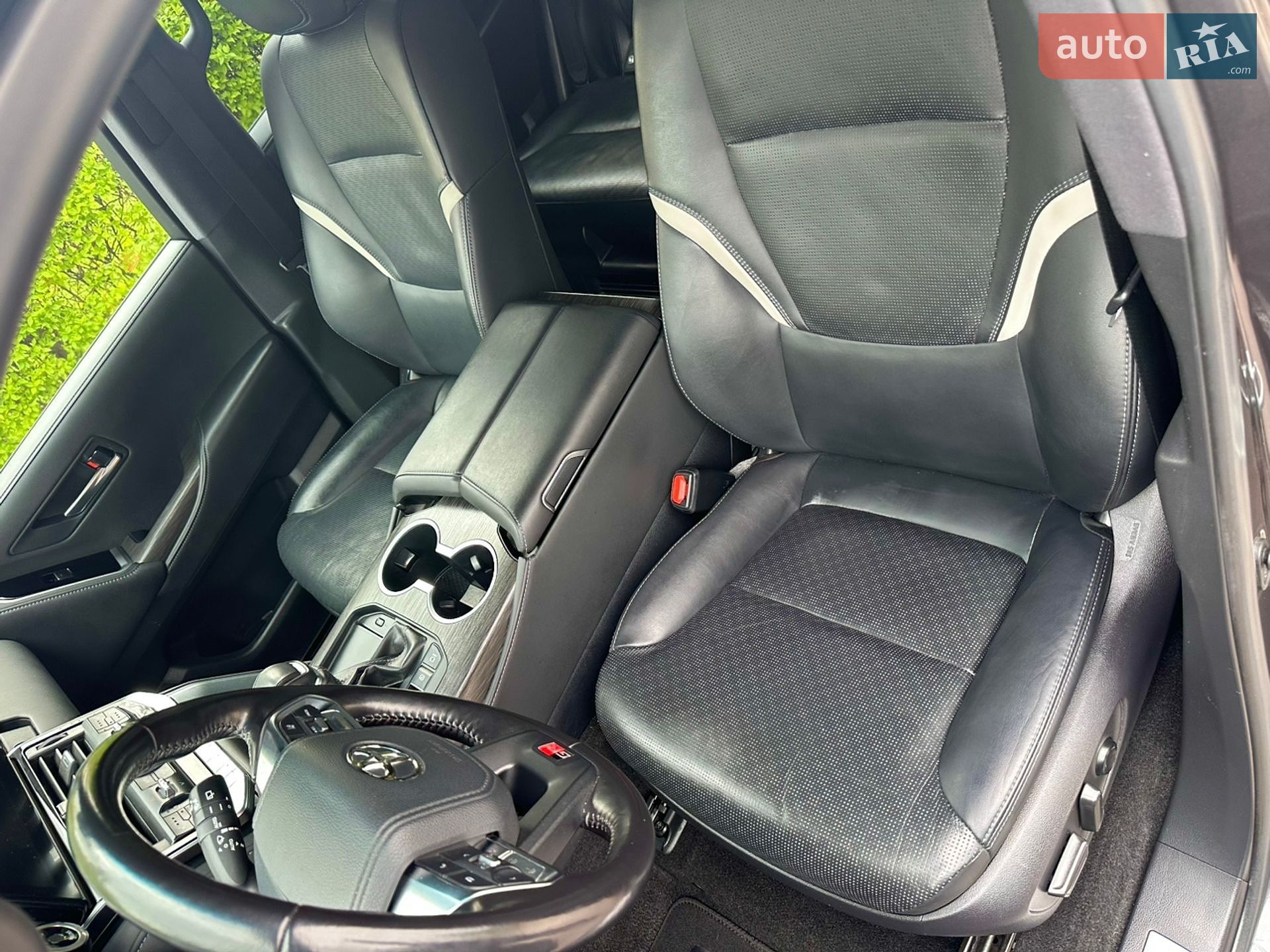 Toyota Land Cruiser 2023 VIN JTMAAABJ104042943 фото оголошення 12 з 44