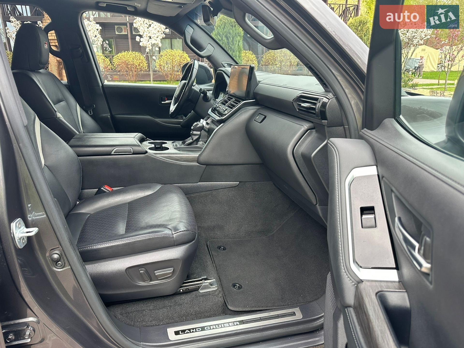 Toyota Land Cruiser 2023 VIN JTMAAABJ104042943 фото оголошення 15 з 44