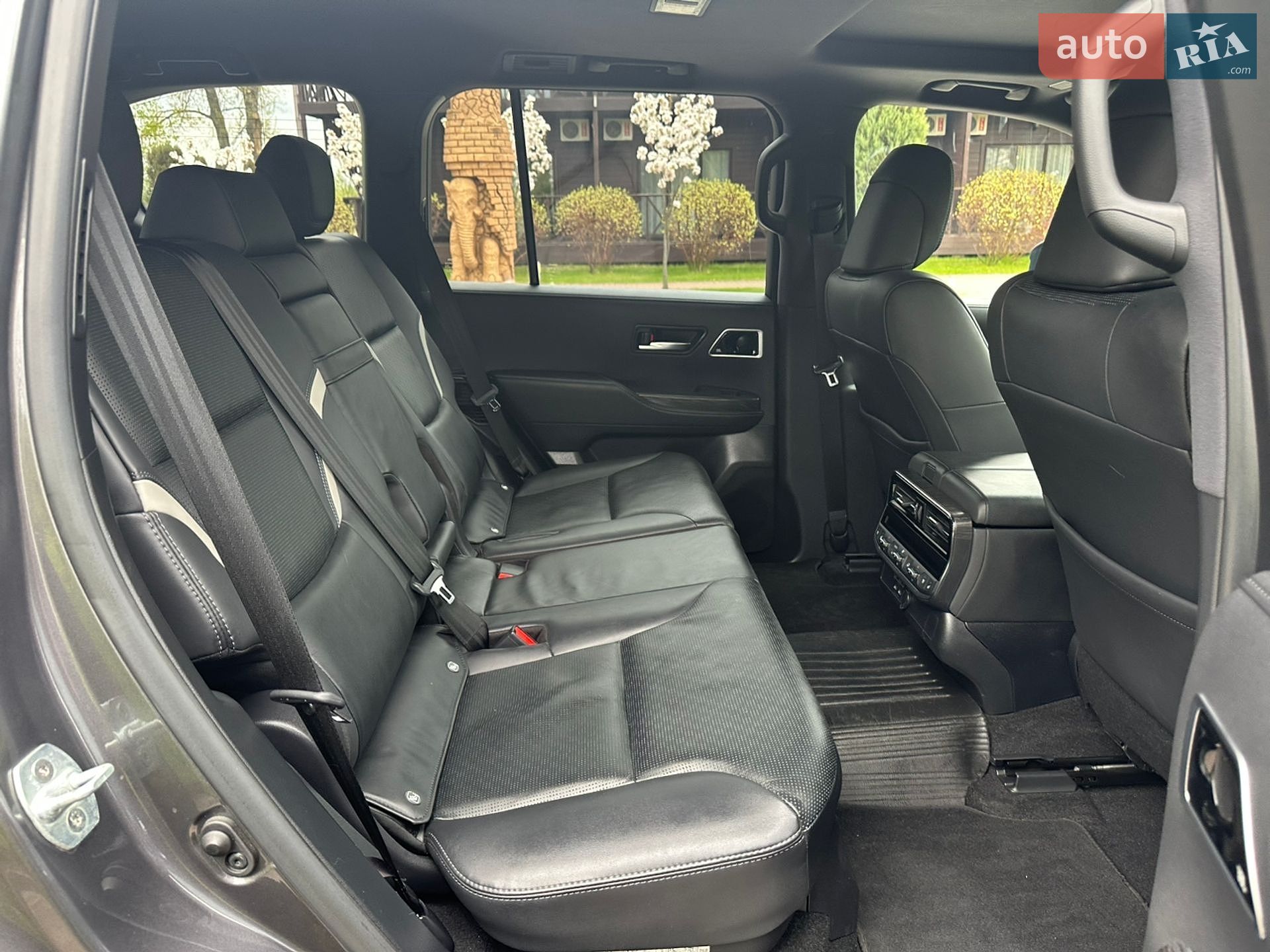 Toyota Land Cruiser 2023 VIN JTMAAABJ104042943 фото оголошення 23 з 44