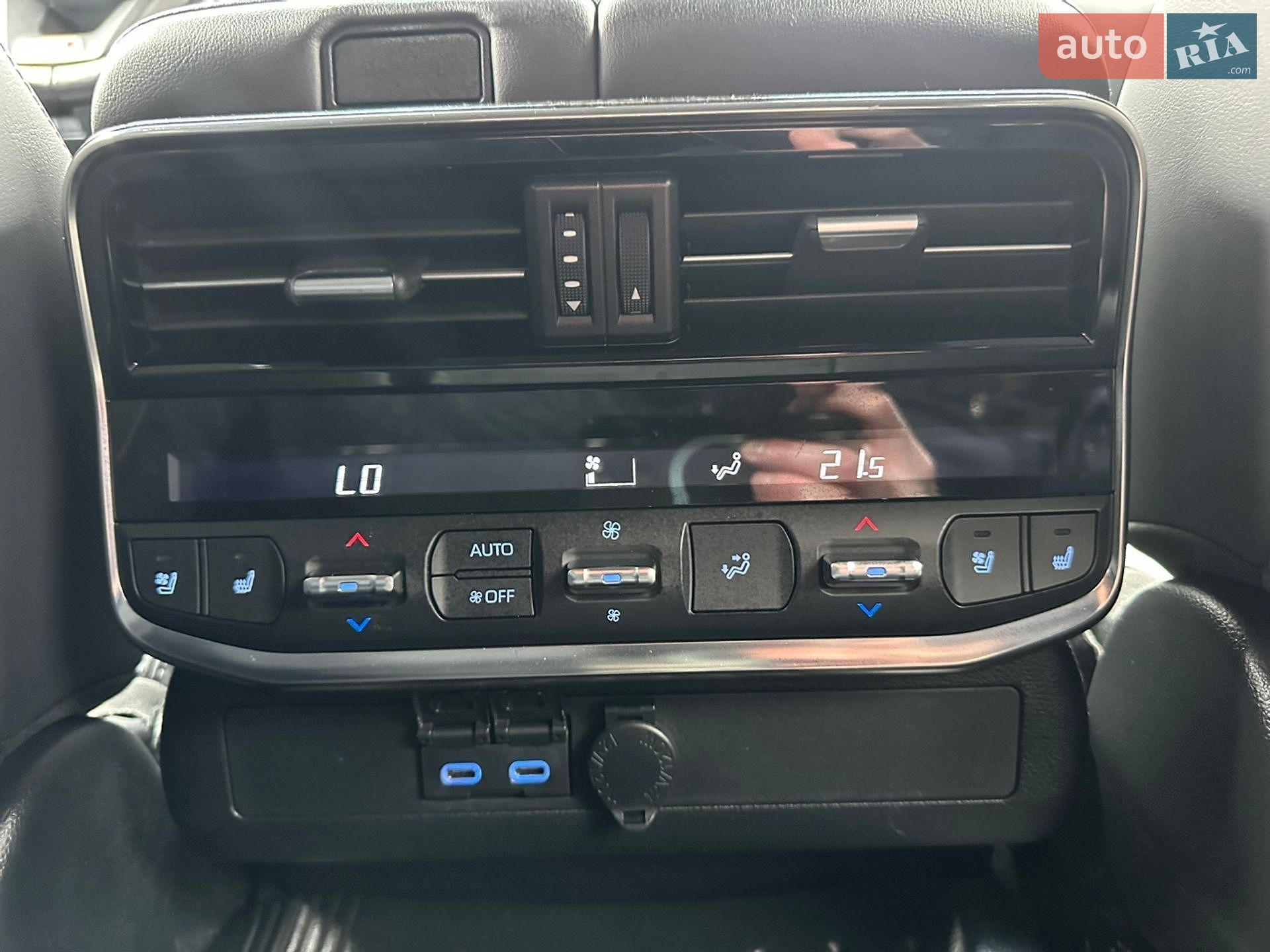 Toyota Land Cruiser 2023 VIN JTMAAABJ104042943 фото оголошення 25 з 44