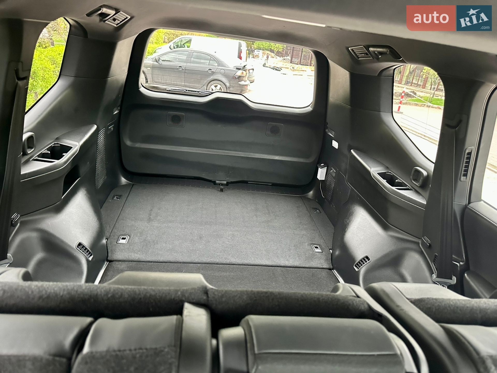 Toyota Land Cruiser 2023 VIN JTMAAABJ104042943 фото оголошення 29 з 44