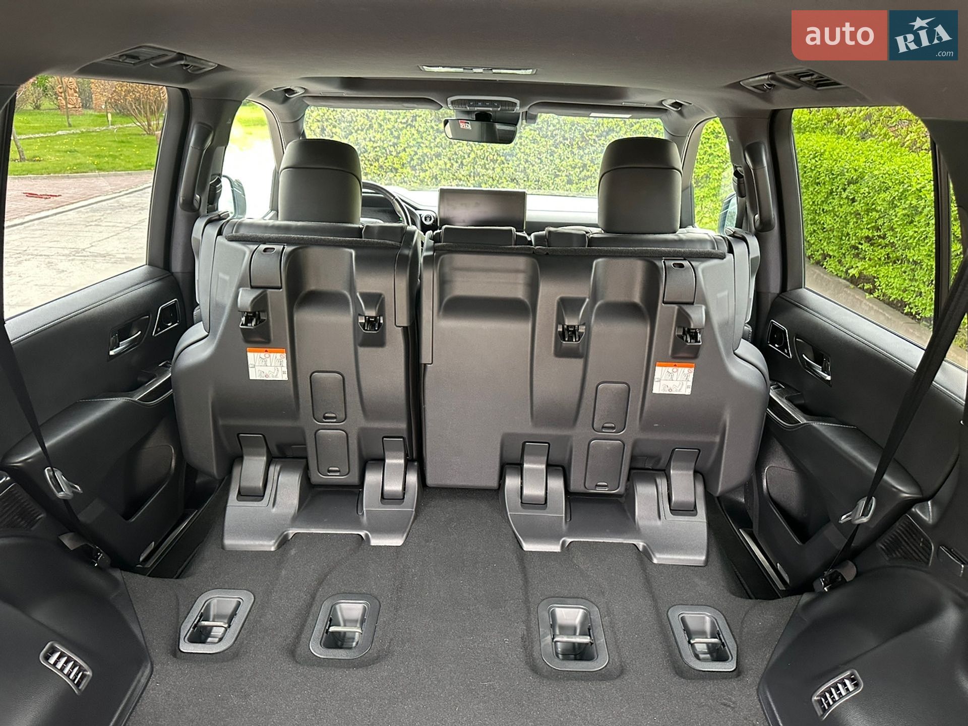Toyota Land Cruiser 2023 VIN JTMAAABJ104042943 фото оголошення 30 з 44