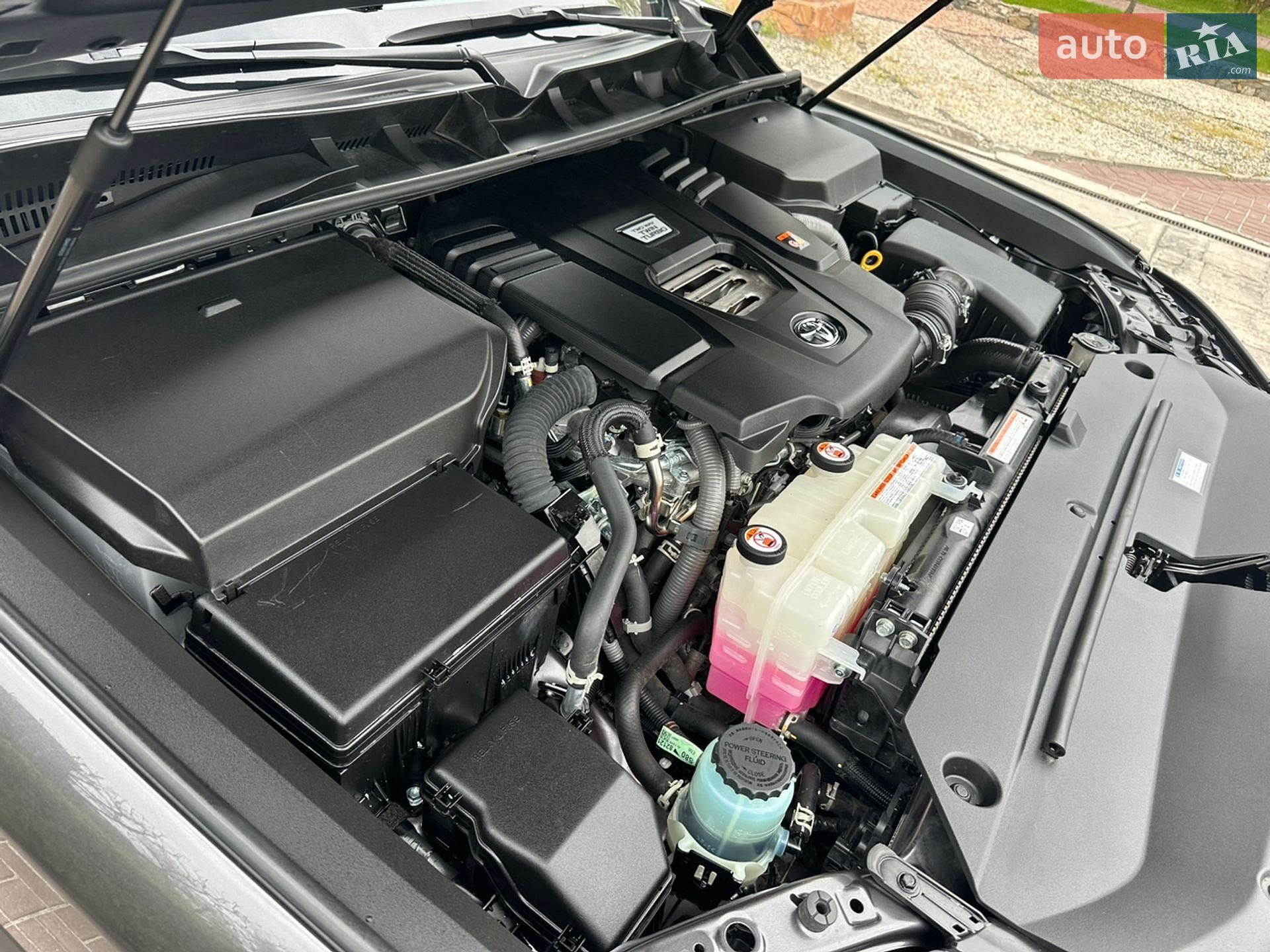 Toyota Land Cruiser 2023 VIN JTMAAABJ104042943 фото оголошення 34 з 44