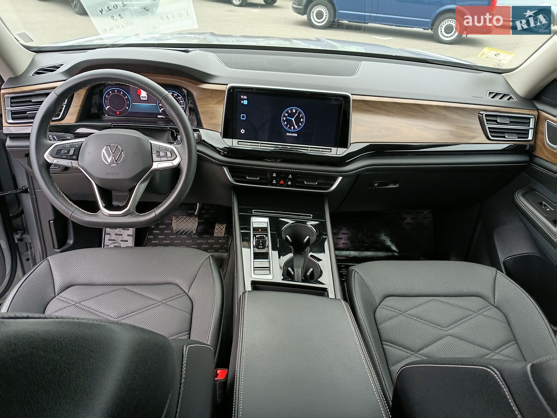 Volkswagen Atlas 2024 VIN 1V2KR2CA2RC563060 фото оголошення 2 з 32