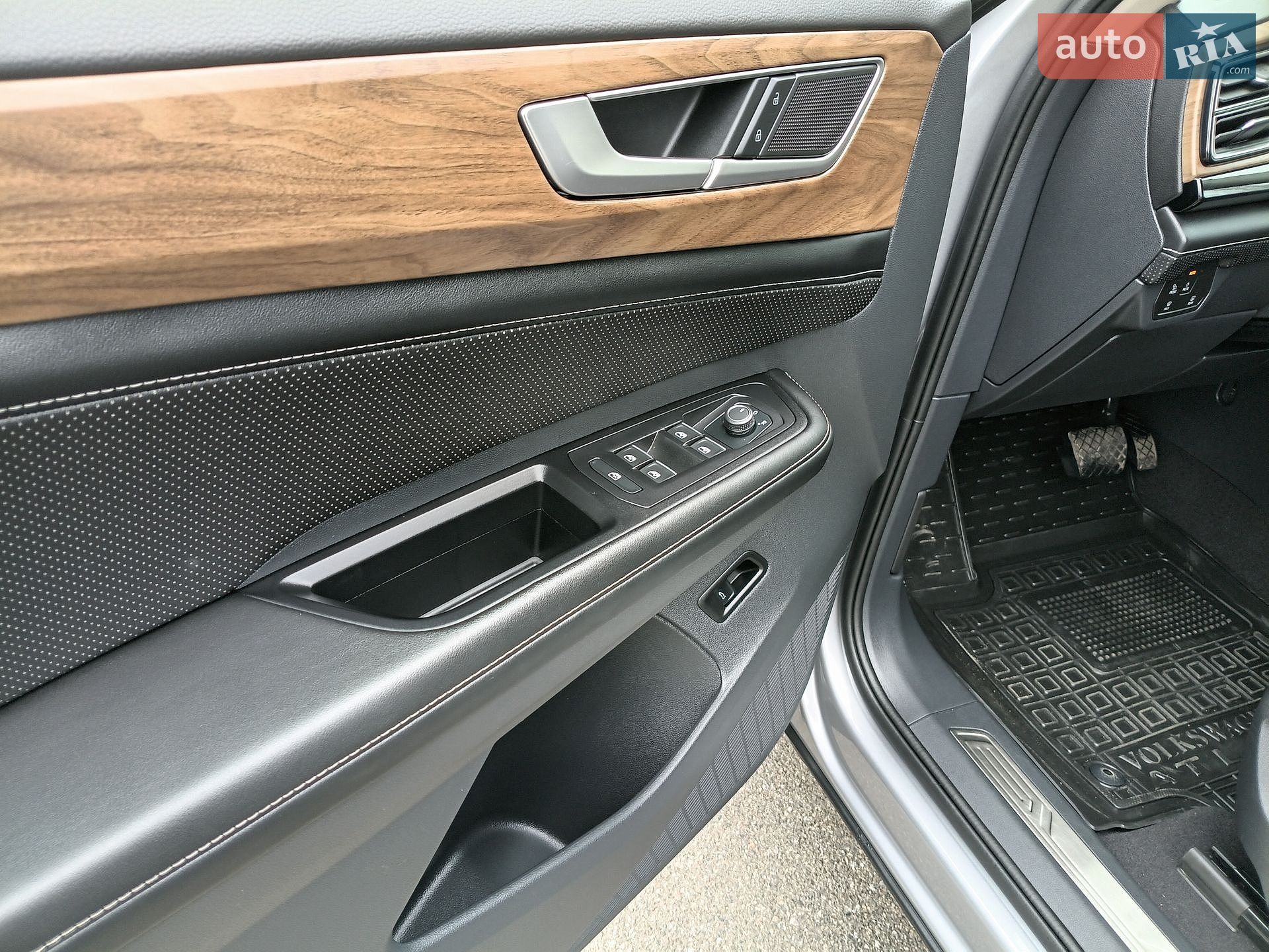 Volkswagen Atlas 2024 VIN 1V2KR2CA2RC563060 фото оголошення 5 з 32