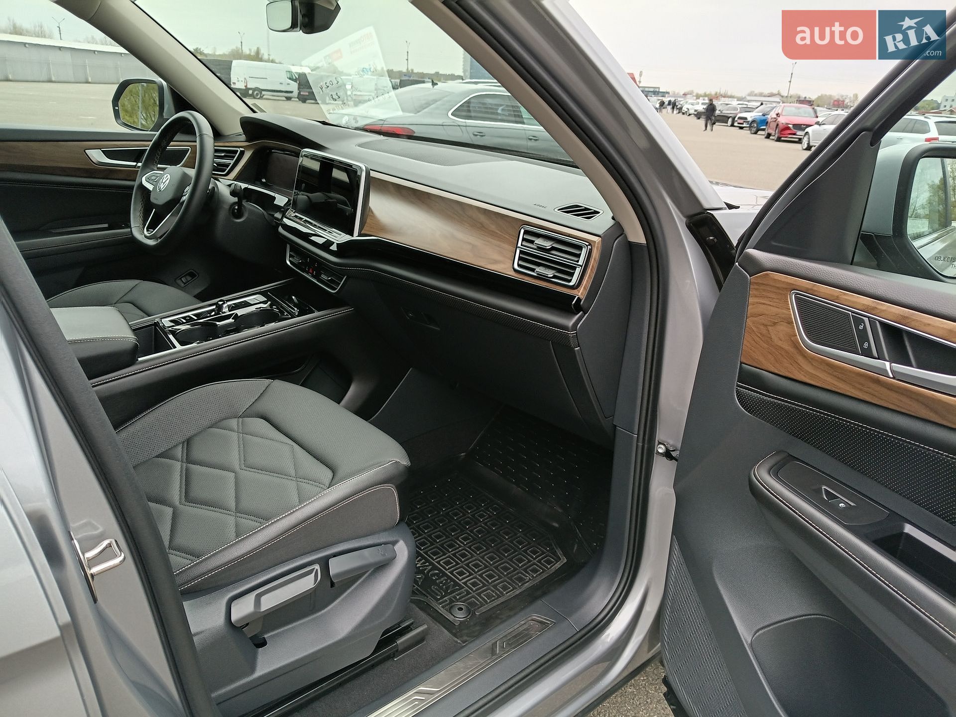 Volkswagen Atlas 2024 VIN 1V2KR2CA2RC563060 фото оголошення 8 з 32