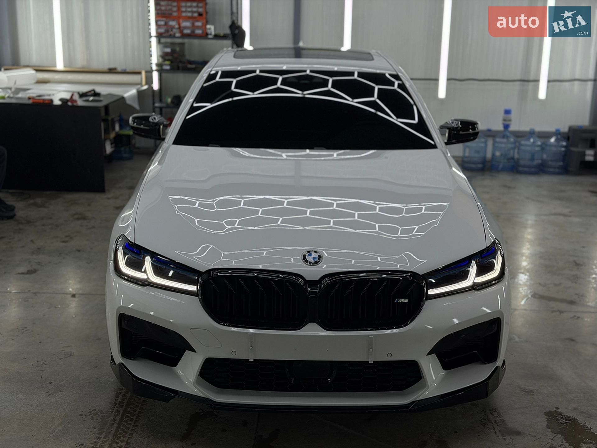 BMW 5 Series 2019 VIN WBAJR3C09LWW60804 фото оголошення 2 з 43