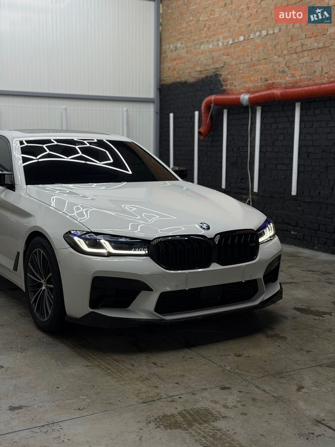 BMW 5 Series 2019 VIN WBAJR3C09LWW60804 фото оголошення 3 з 43