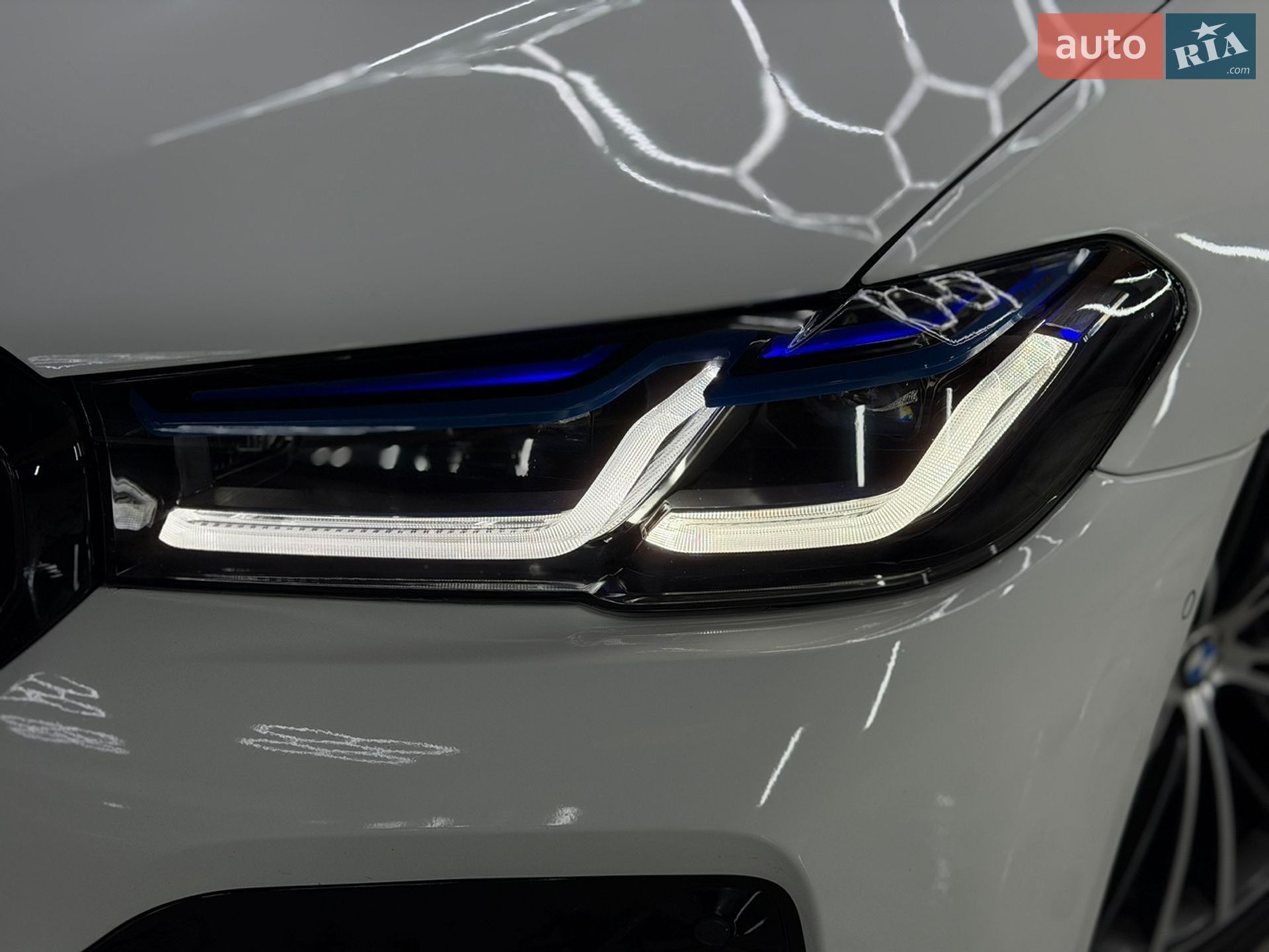 BMW 5 Series 2019 VIN WBAJR3C09LWW60804 фото оголошення 6 з 43