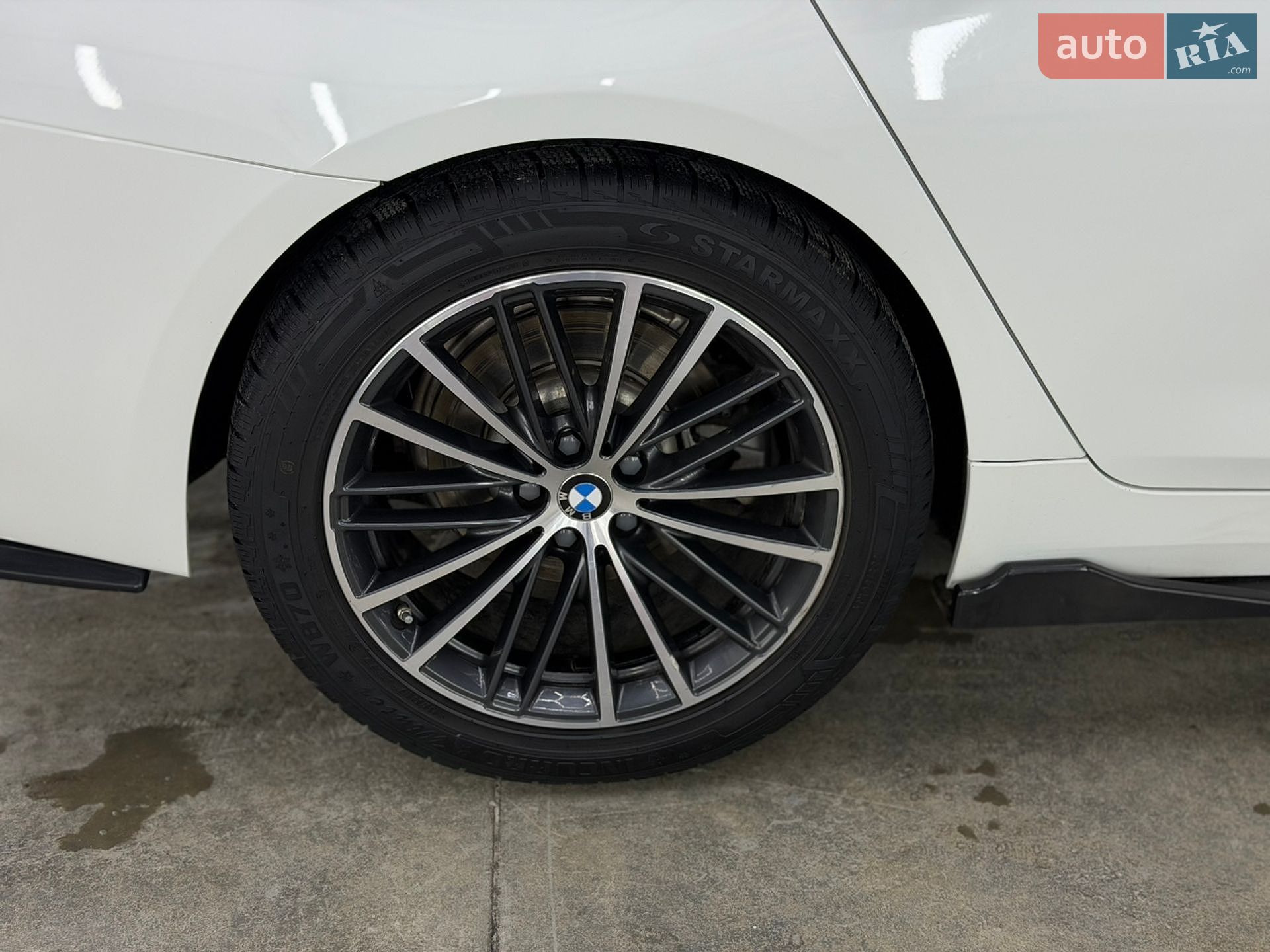 BMW 5 Series 2019 VIN WBAJR3C09LWW60804 фото оголошення 7 з 43