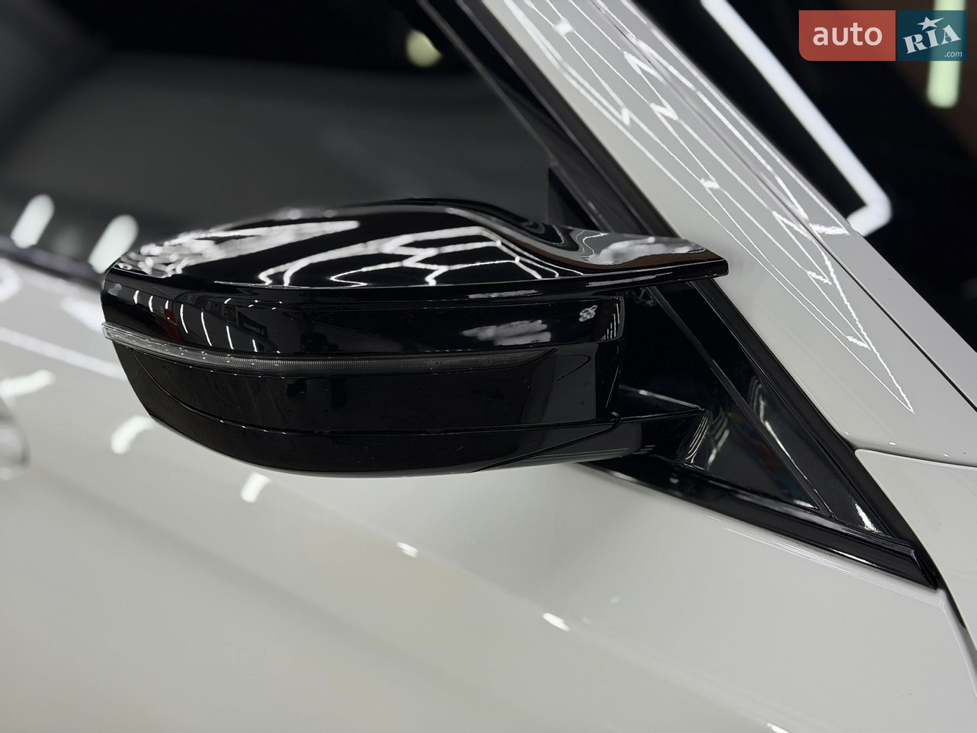 BMW 5 Series 2019 VIN WBAJR3C09LWW60804 фото оголошення 8 з 43
