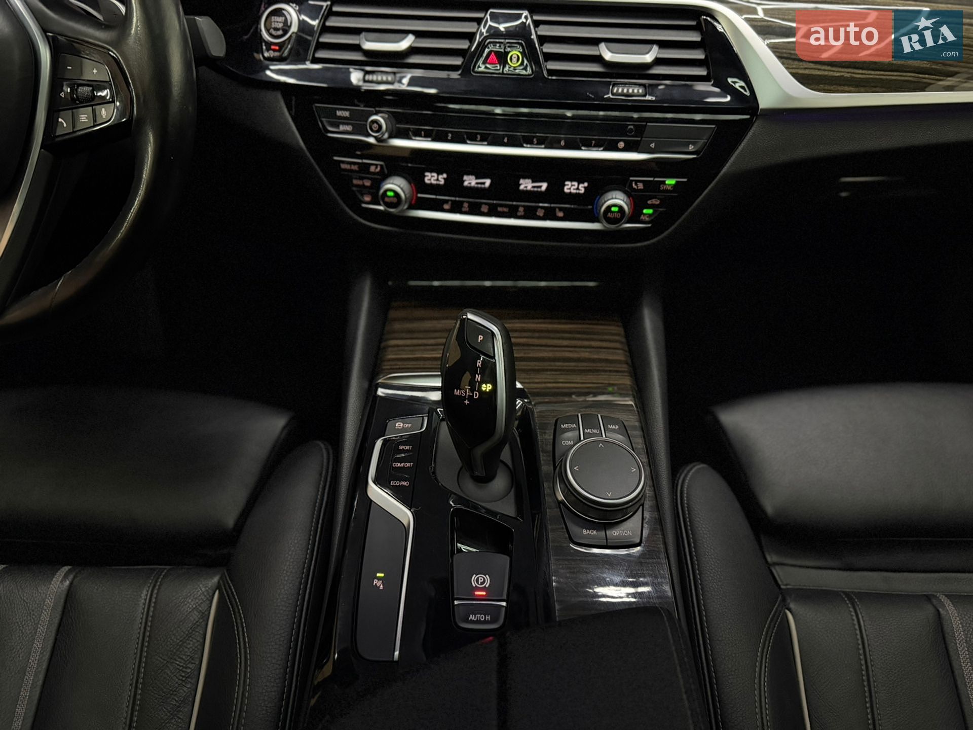BMW 5 Series 2019 VIN WBAJR3C09LWW60804 фото оголошення 24 з 43